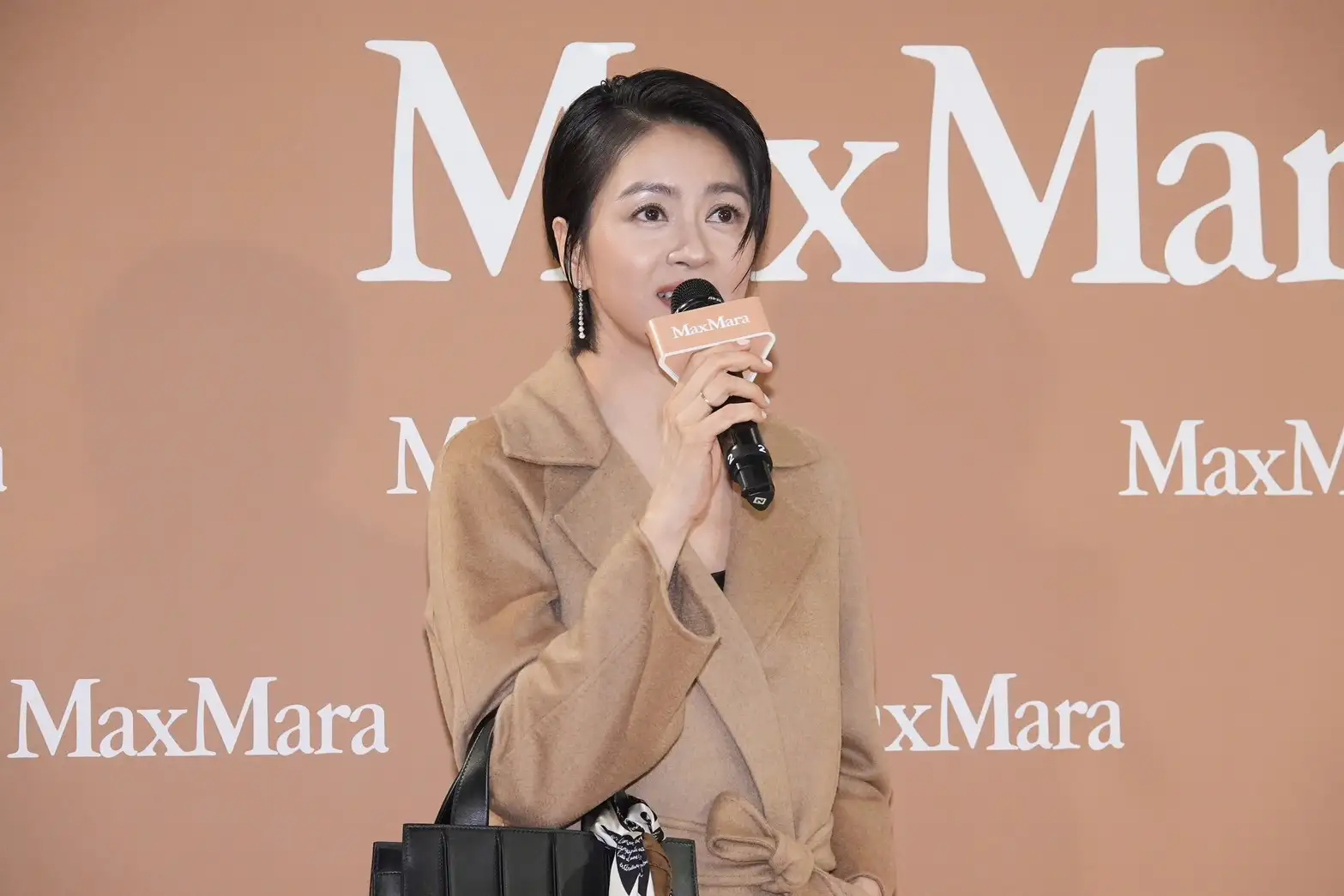 梁詠琪現場獻唱經典歌曲〈短髮〉超驚喜。(圖/記者許方正攝)