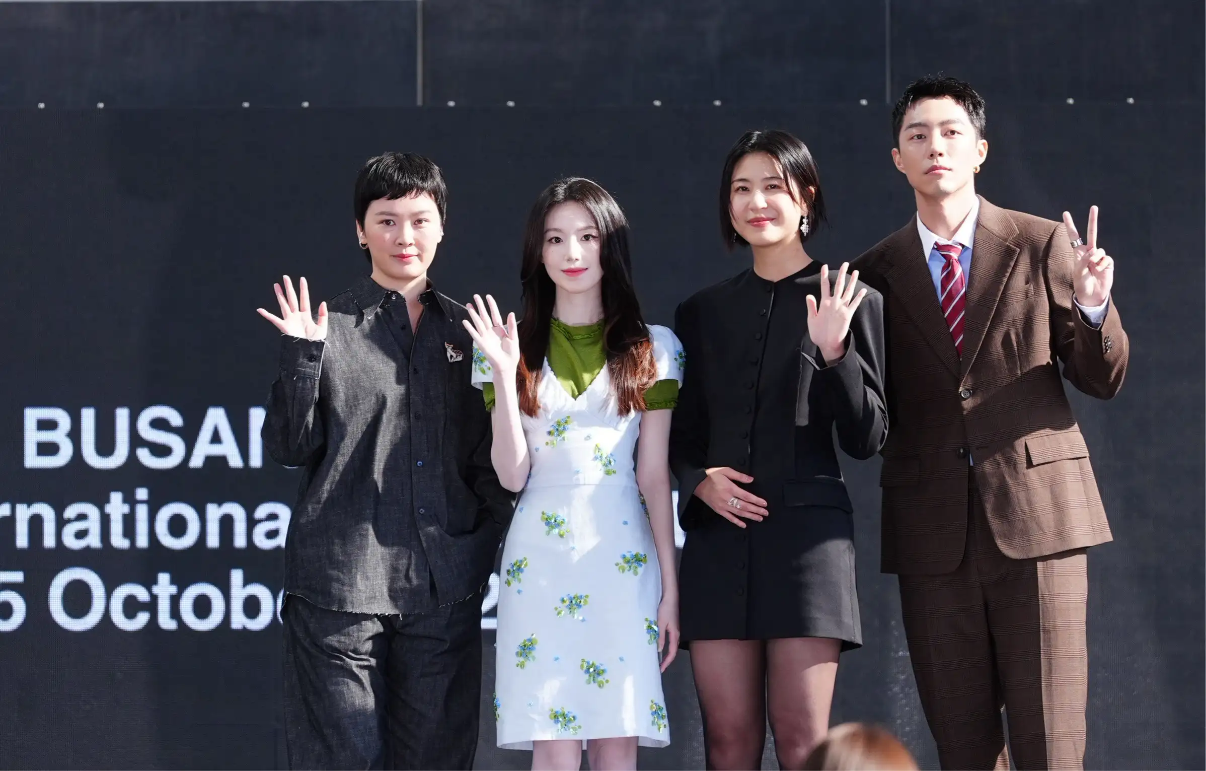 《幸福快樂的日子》在釜山影展放映,導演阮鳳儀(左起)、舒華、陳璇、蔡凡熙。(圖/記者陳明中攝)