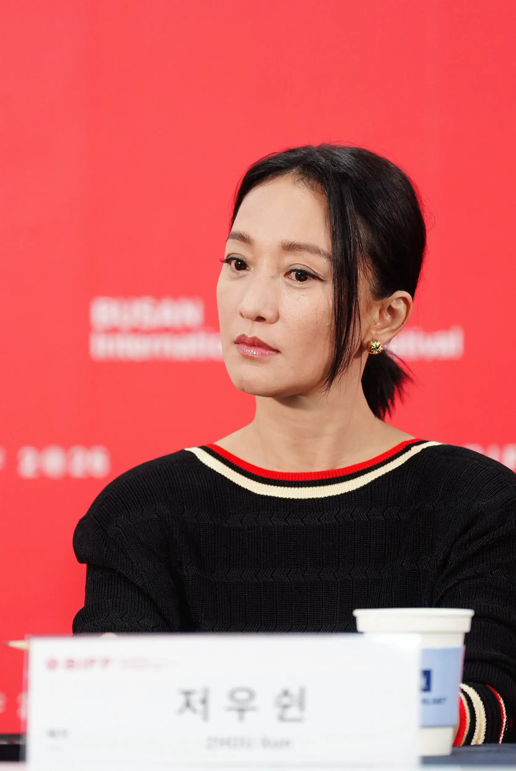周迅在記者會上若有所思。（圖／記者陳明中攝）