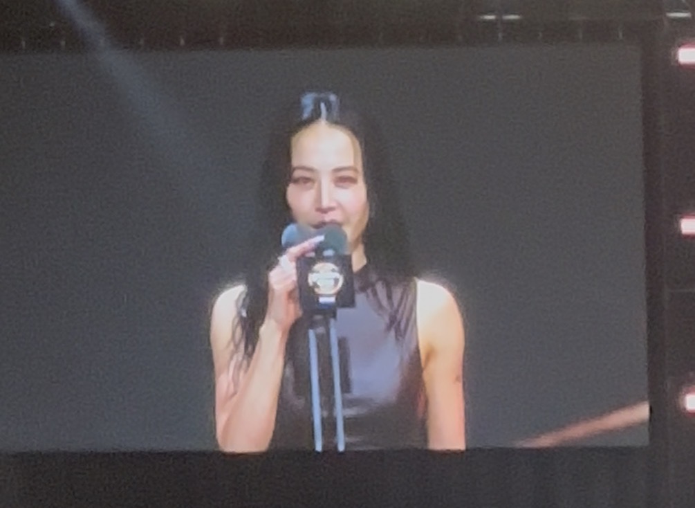 蔡依林擔任金唱片頒獎嘉賓，以中英韓三聲道致詞。（圖／讀者提供）