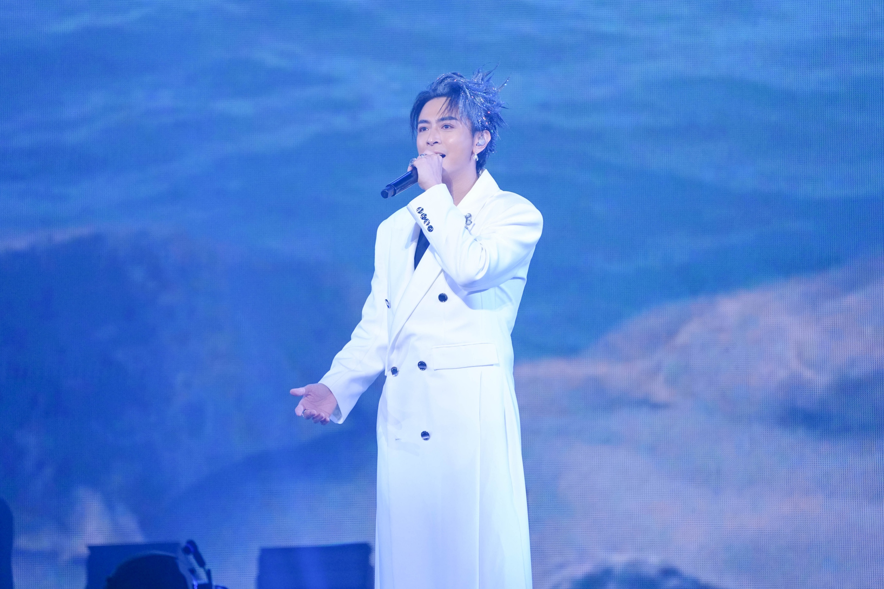 Toro 台上表演重溫經典偶像劇《雪天使》的感動時刻。（圖／相信音樂提供）