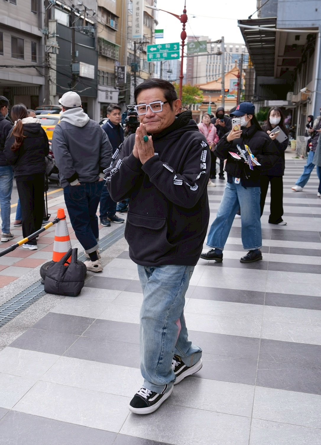 許效舜的曹西平靈堂致哀。（圖／記者許方正攝）