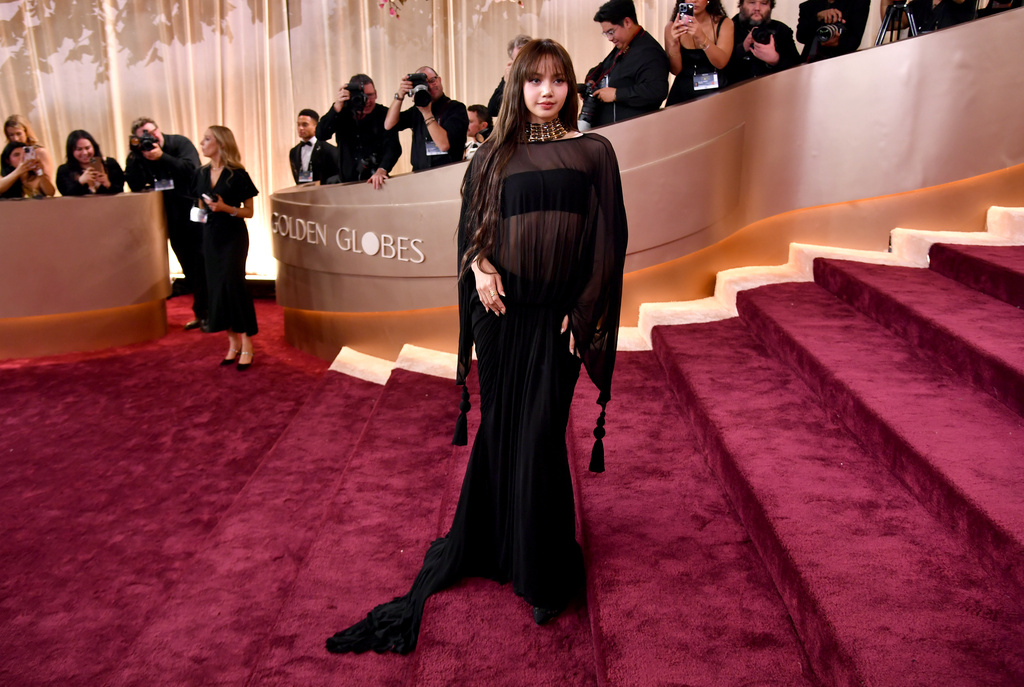 BLACKPINK成員LISA透視裝性感登上金球獎。（圖／AP/達志）