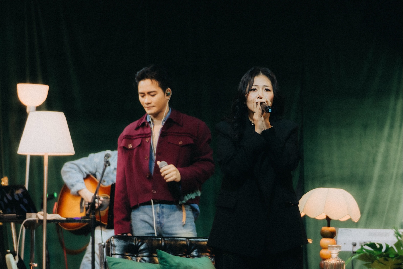 大Q秉洛驚喜邀約「雙金歌后」姑慕‧巴紹同台合唱。（圖／众悅娛樂提供）