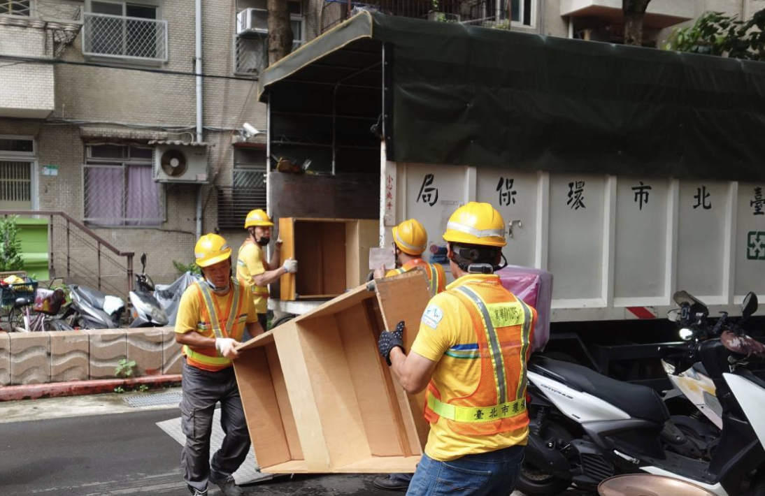 元旦全台垃圾車清運各有不同。（圖／北市環保局FB）