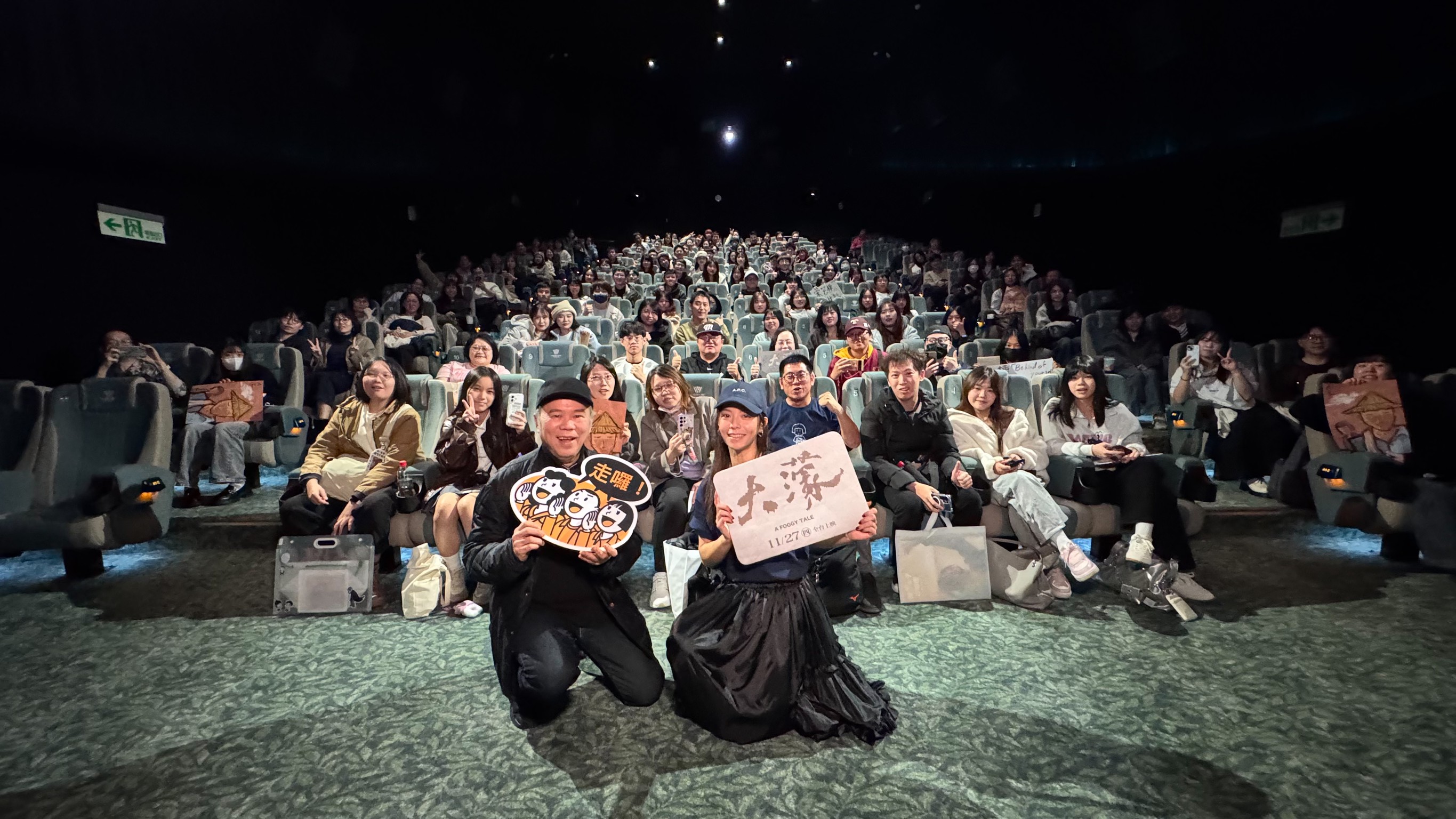 剛自美國返台的宋芸樺（右），即火速加入跑場行列；左為導演陳玉勳。（圖／華文創提供）