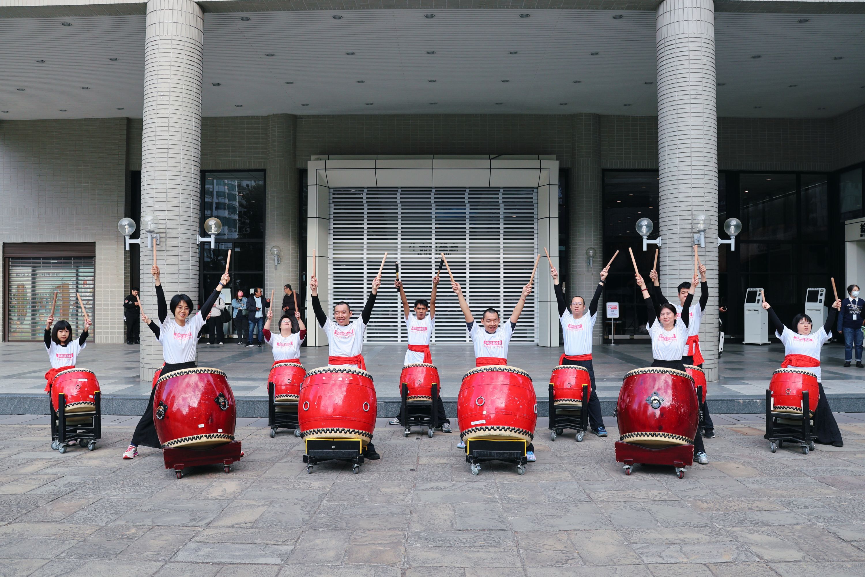 記者會邀請瑪利亞青年表演工作坊帶來活力滿分的大鼓表演，為科博館揭開40週年序幕。（圖／國立自然科學博物館提供）