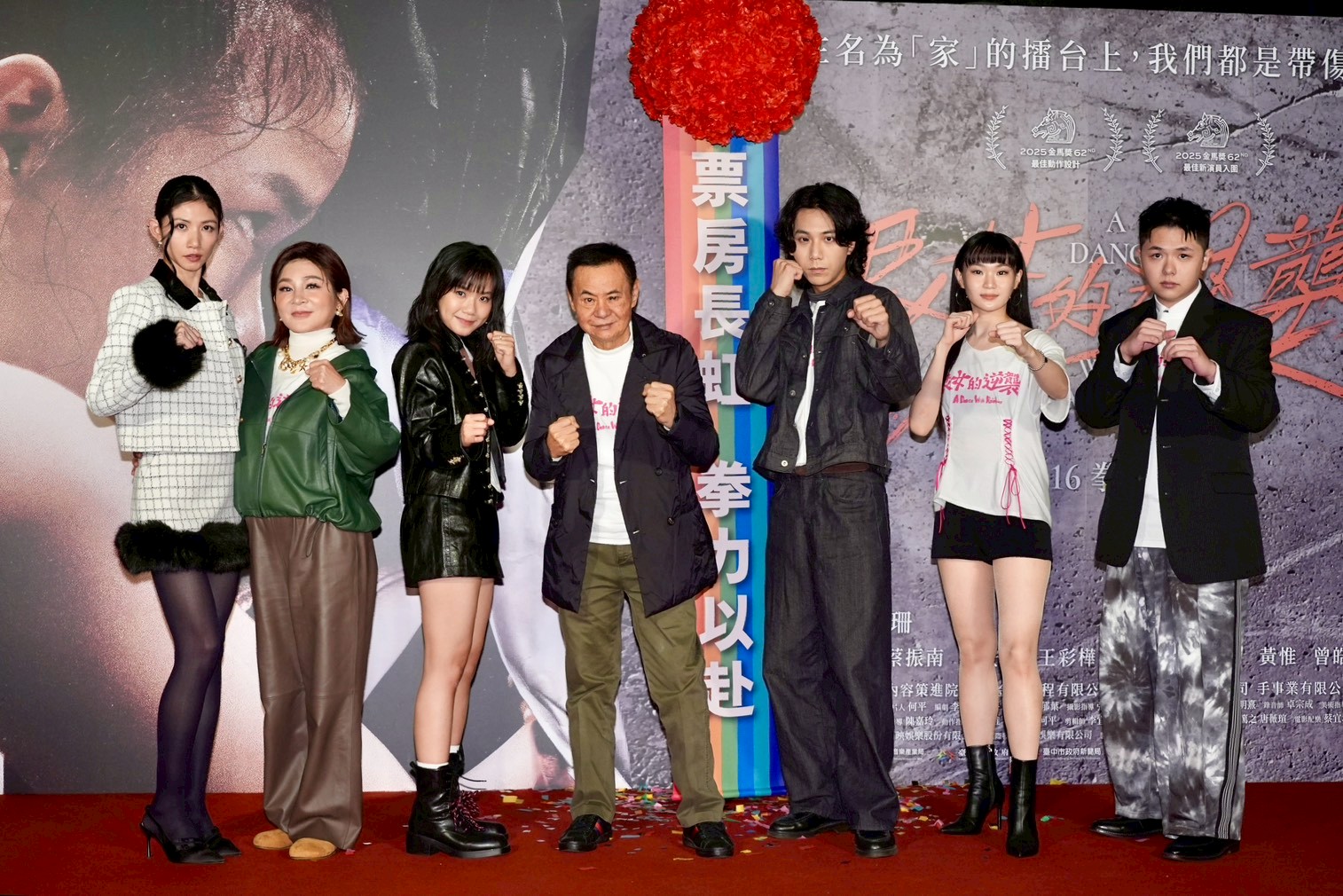 李千娜(左起)、王彩樺、林怡婷、蔡振南、曾皓澤、黃惟、田翔元今一同出席《恨女的逆襲》電影首映會。(圖/記者陳明中攝)