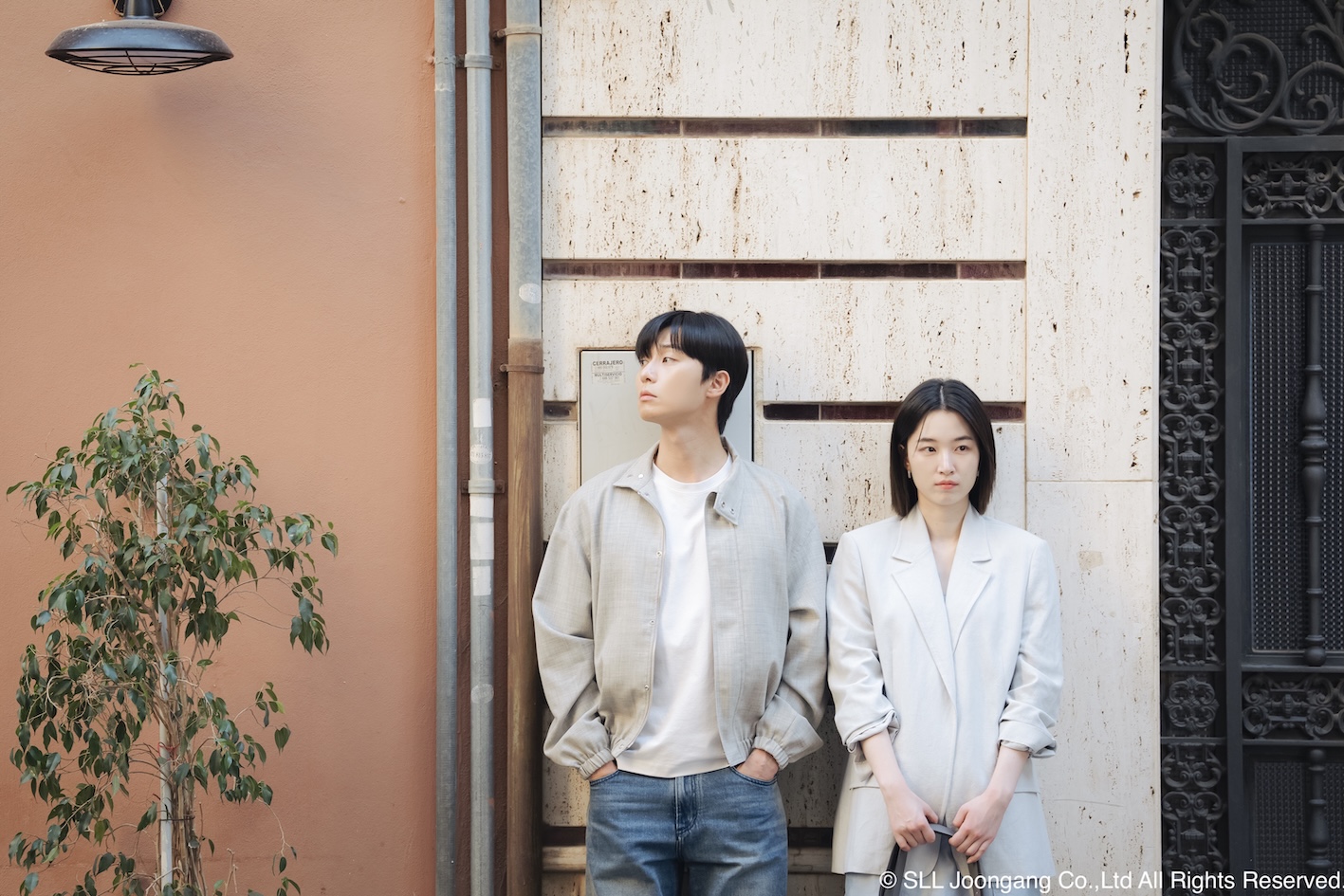 《等待京道》朴敘俊和元志安的情感戲細膩而溫柔,也讓影迷看到兩位演員不同於以往的演技。(圖/Hami Video提供)