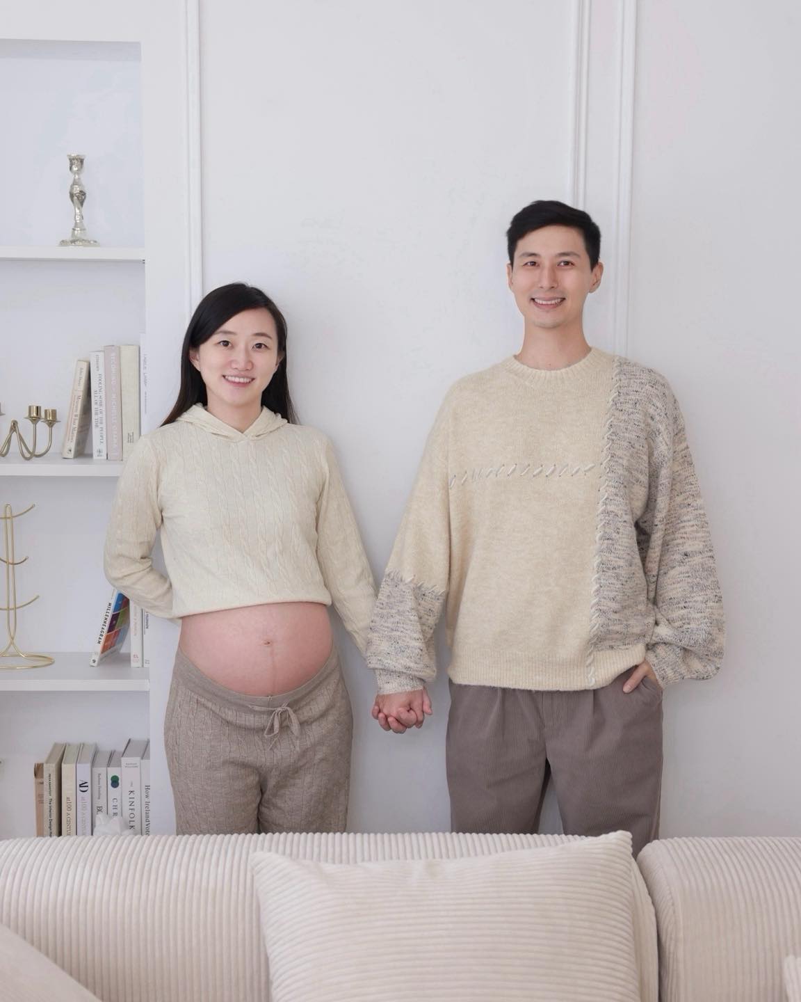 嚴爵與老婆「廢貓太太」Jessie。(圖/翻攝自嚴爵臉書)