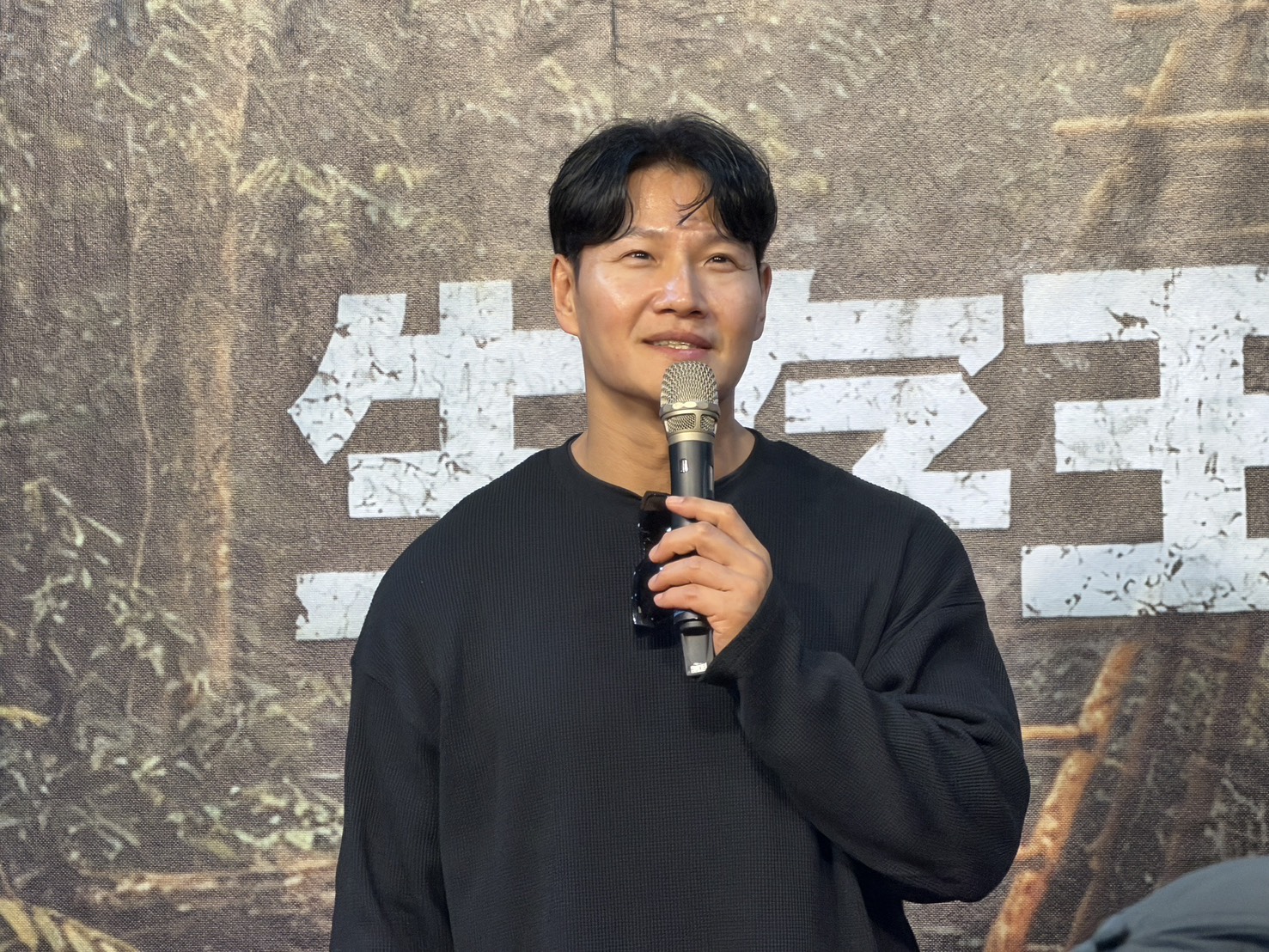 金鐘國婚後首度來台,擔任《生存王2》主持人。(圖/粘湘婉攝)