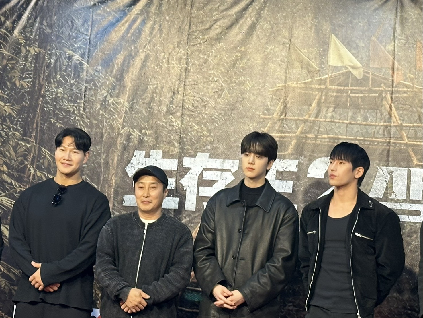 《生存王2》班底來花蓮拍攝，金鐘國（左起）、金炳萬、THE BOYZ成員金泳勳、陸俊書。（圖／粘湘婉攝）