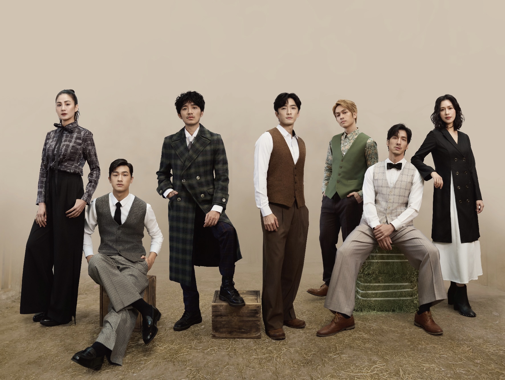 洪小鈴、曾少宗和同門幸星娛樂師兄弟妹一起拍攝年曆。(圖/幸星娛樂提供)