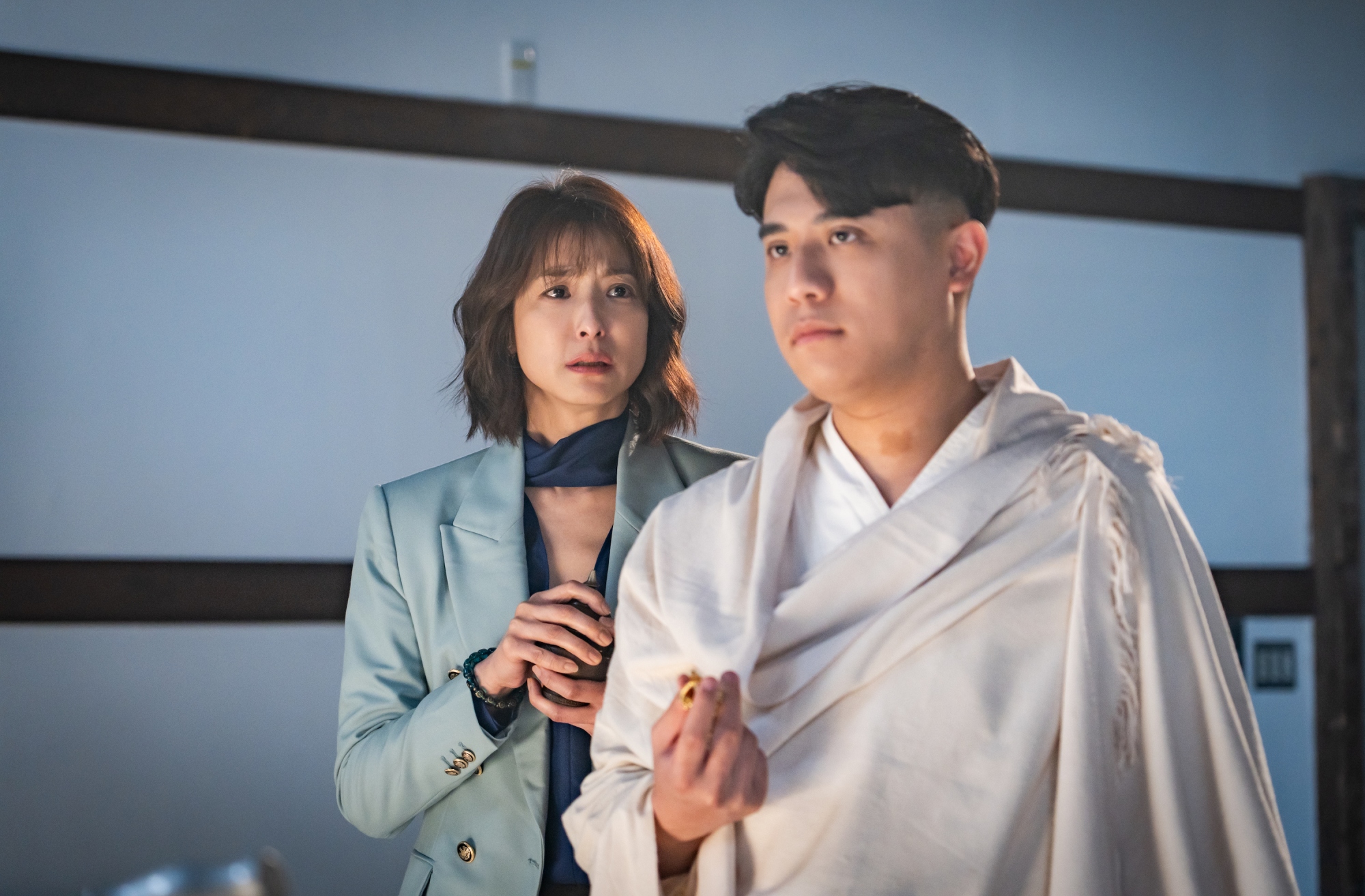 《啵me之我的青春住了鬼》賴雅妍（左）跟熊仁謙有多場對手戲。（圖／風暴國際提供）