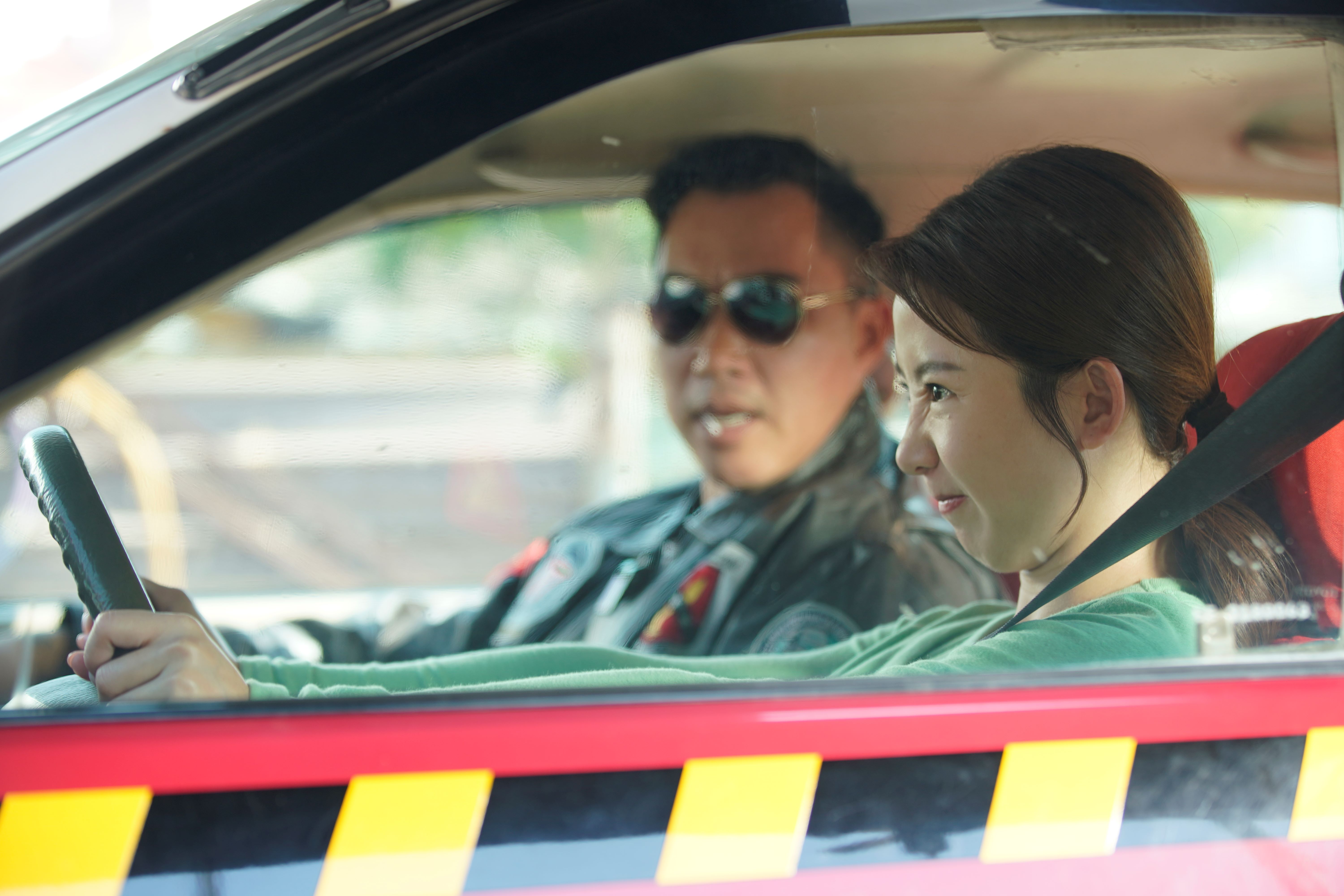 郭泓志(左)《捍衛戰士》「湯姆郭魯斯」上身親自教學。(圖/彼此影業提供)