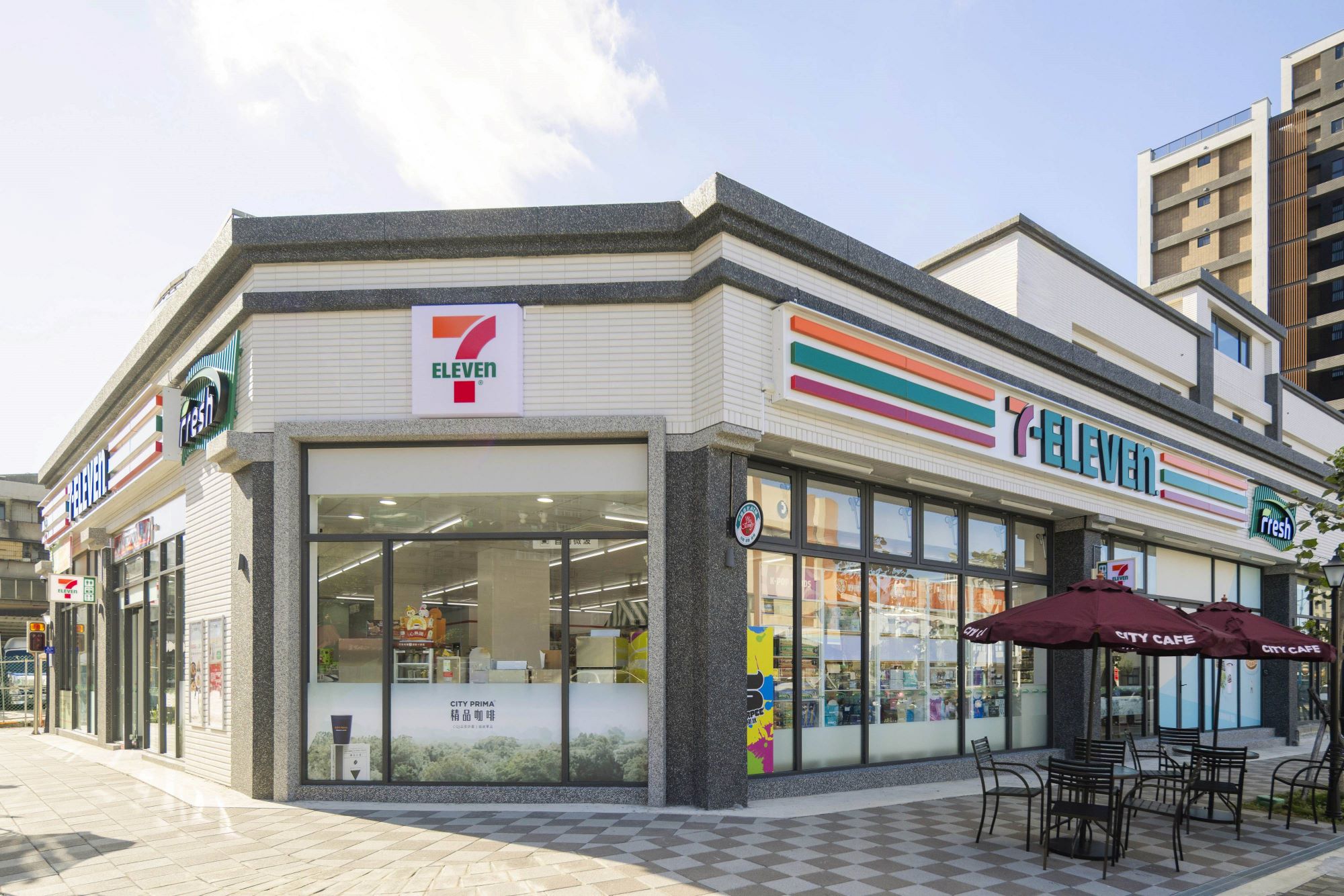 7-ELEVEN 搶先布局於八里打造雙北首間Fresh店型「Fresh橋港門市」。(圖/7-ELEVEN提供)
