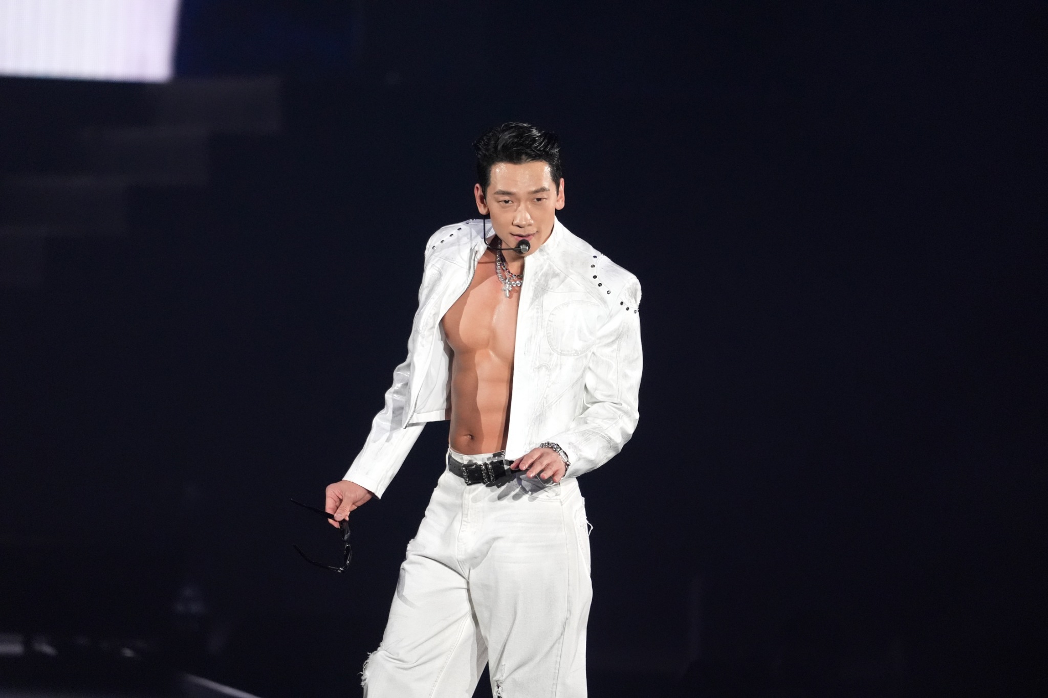 RAIN在小巨蛋粉絲賣力演出，讓台下粉絲尖叫聲連連。（圖／陳明中攝）