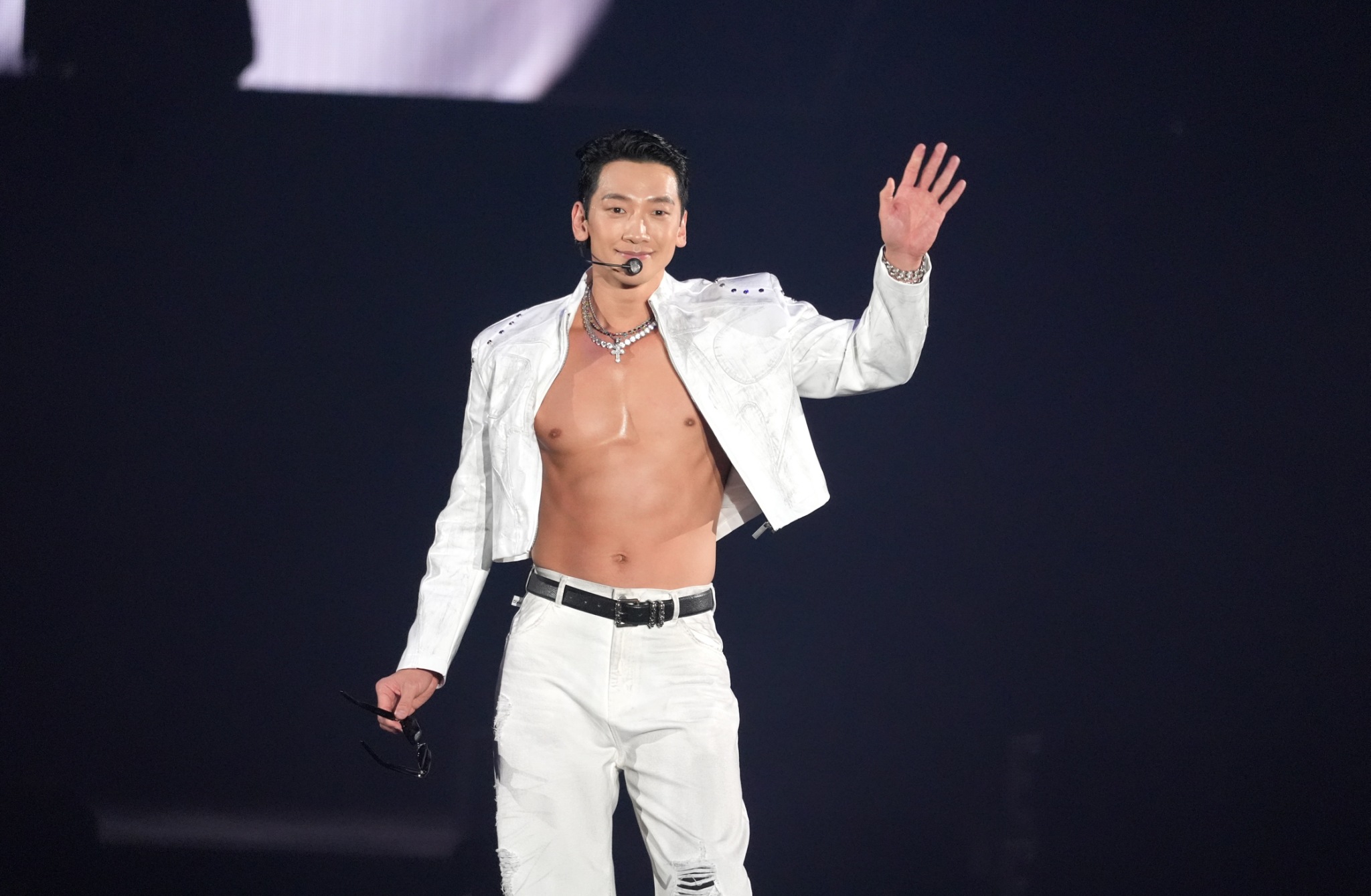 RAIN在演唱會上展現精壯好身材。（圖／陳明中攝）