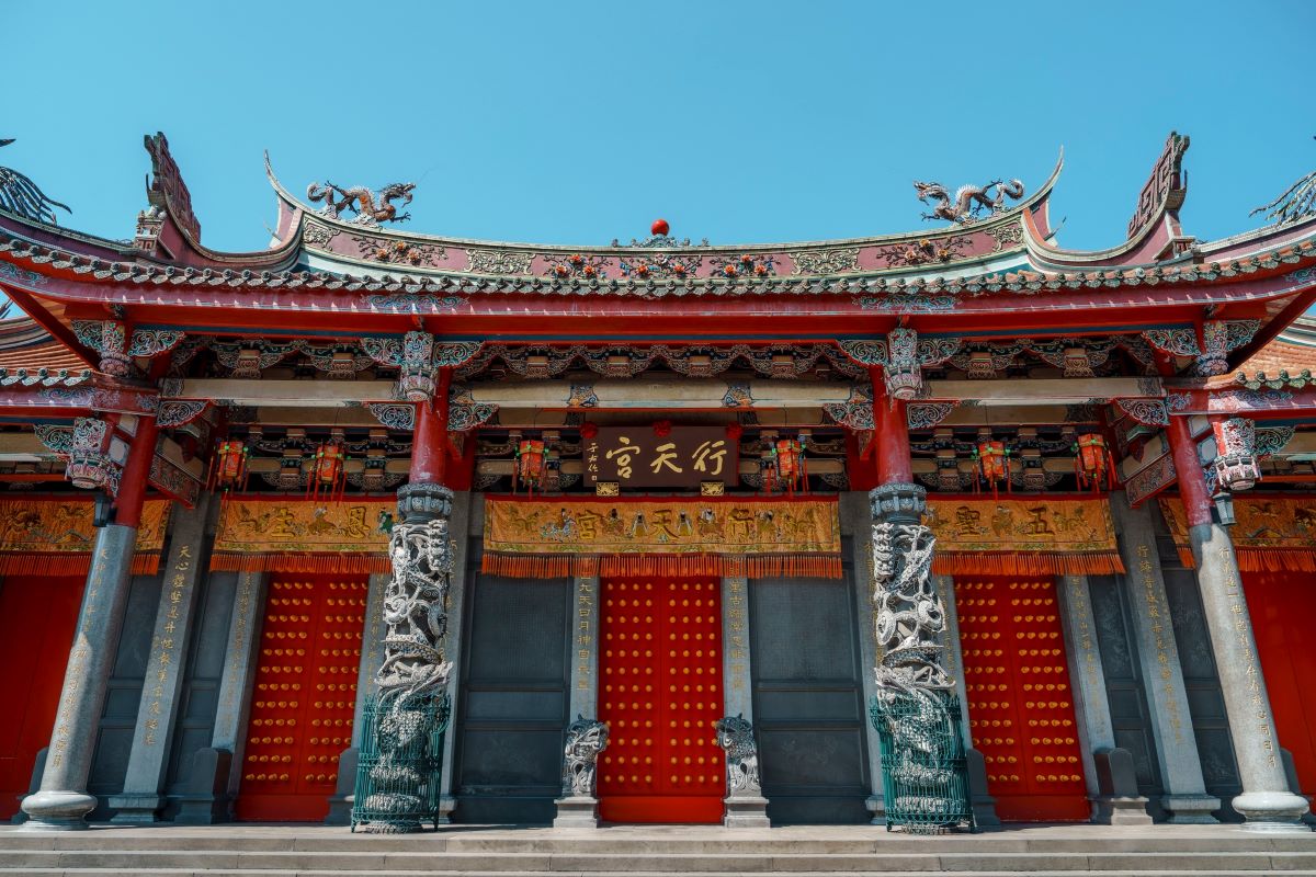 行天宮香客眾多，是許多觀光客的必訪景點。（圖／翻攝自行天宮五大志業臉書）