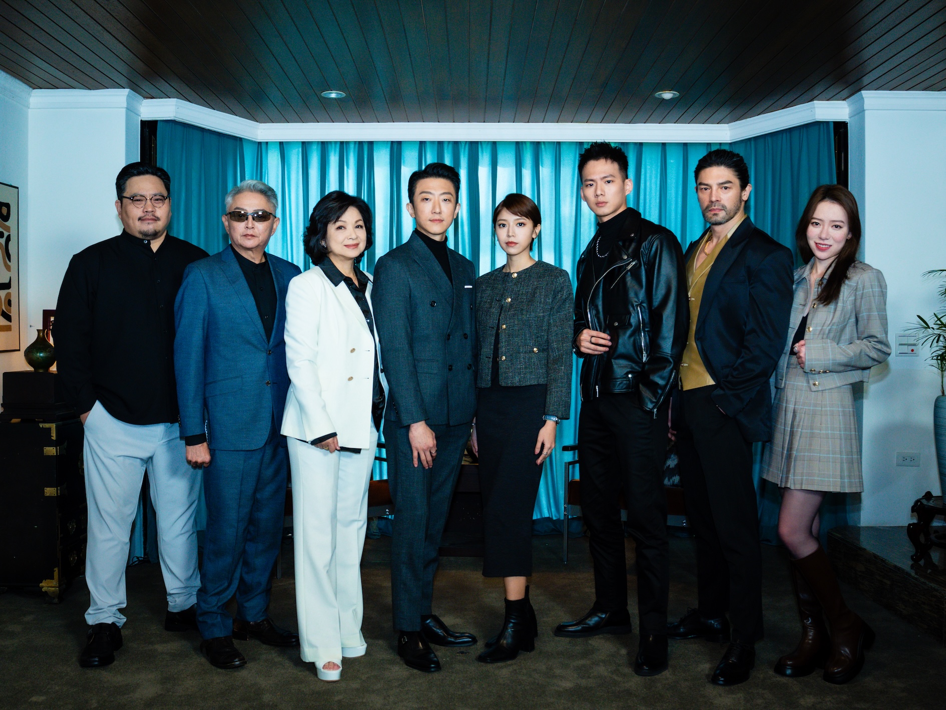 吳震亞（左起）、李國超、楊貴媚、張懷秋、陳孟琪、吳念軒、唐國忠、王宣出席活動。（圖／曼尼娛樂提供）