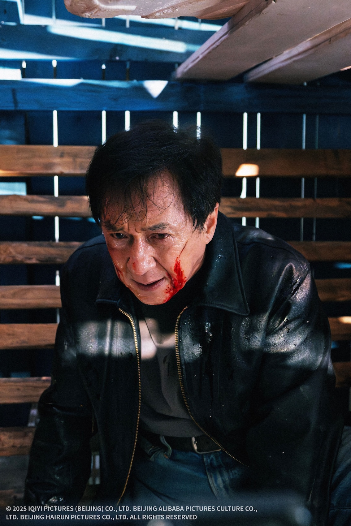 成龍 71 歲仍親身上陣，《捕風追影》高強度動作戲震撼曝光。（圖／鴻聯國際提供）