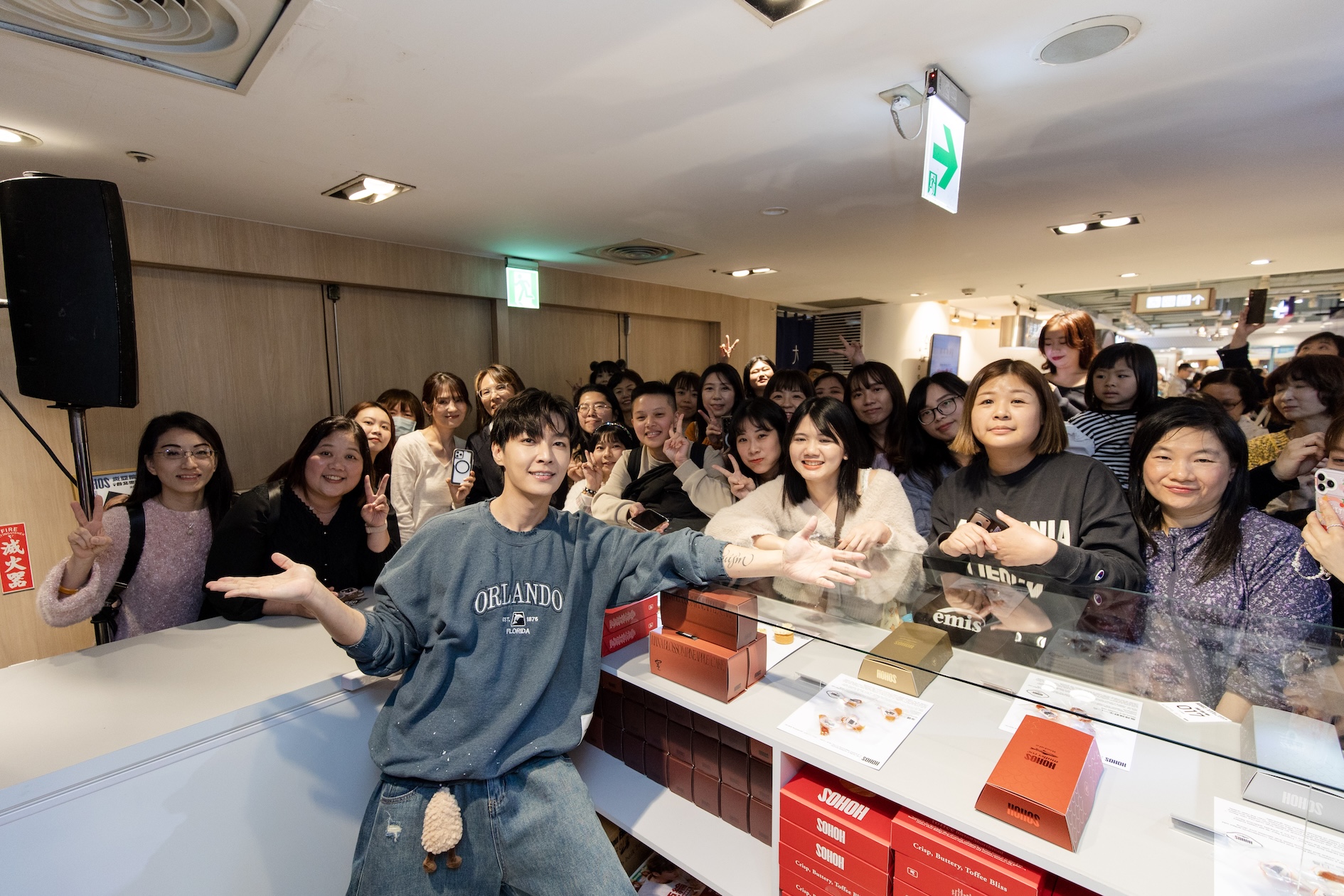 炎亞綸 抽空擔任一日店長與粉絲互動。（圖／ 晴空鳥提供）