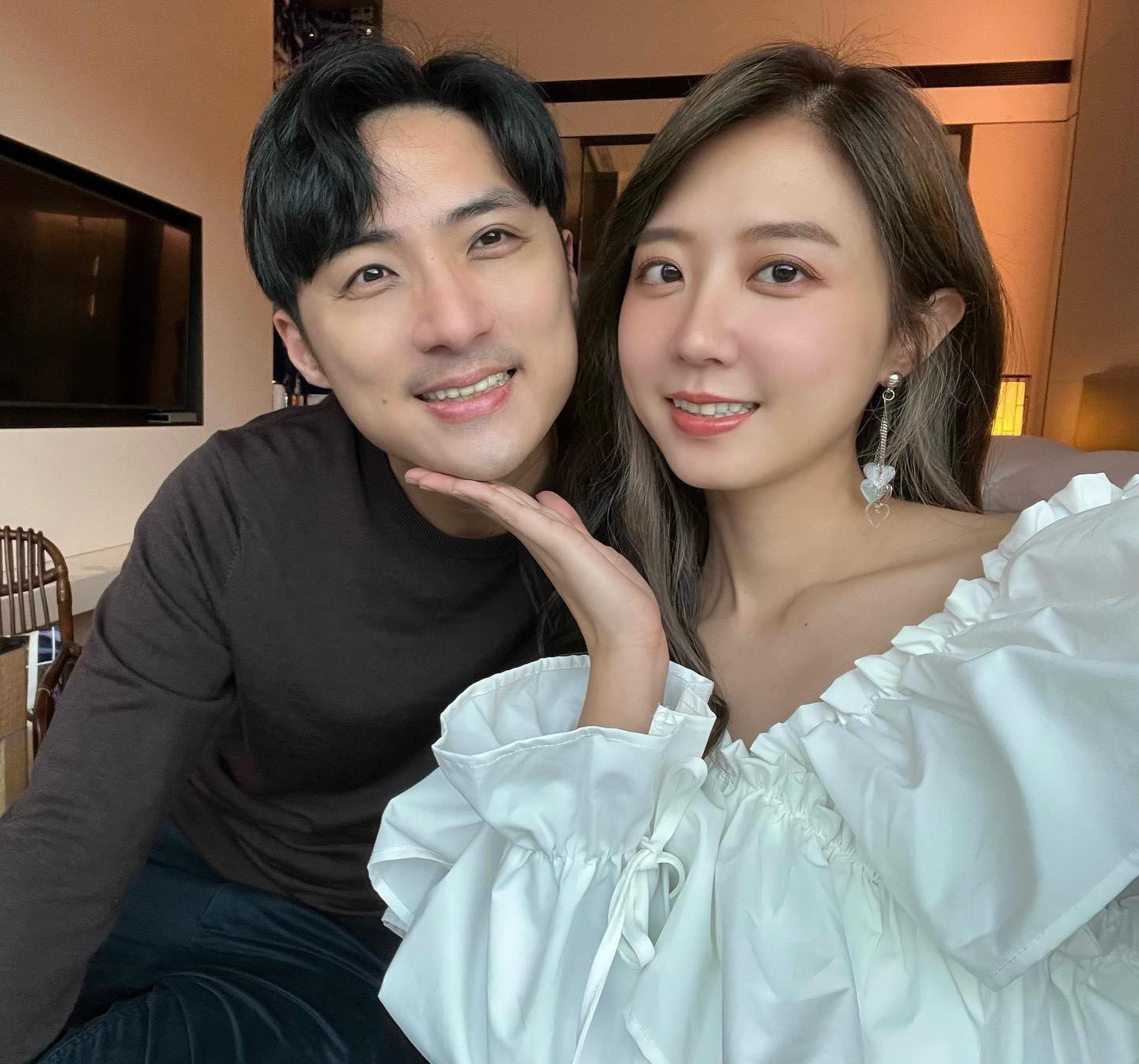 洪詩（右）照顧李運慶病父不知要吵多久才結束。（圖／翻攝洪詩臉書）