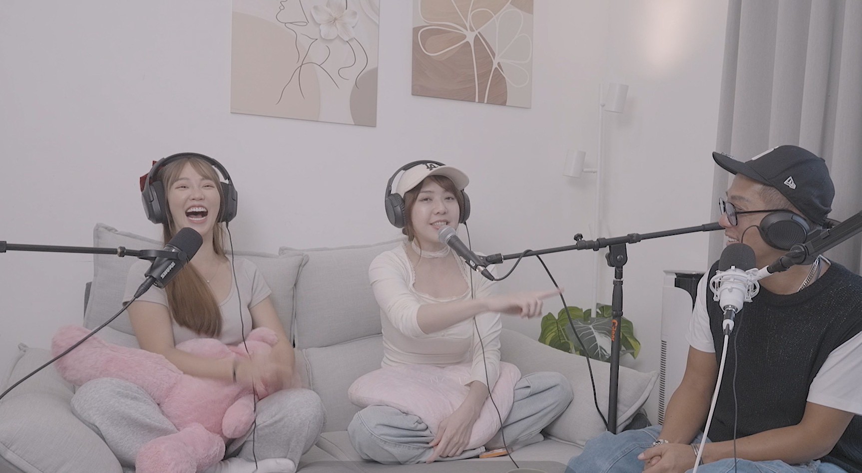 咪妃邀請優格姊姊林姵君上PODCAST節目「咪妃KIDS」談婚姻。（圖／咪妃KIDS提供）