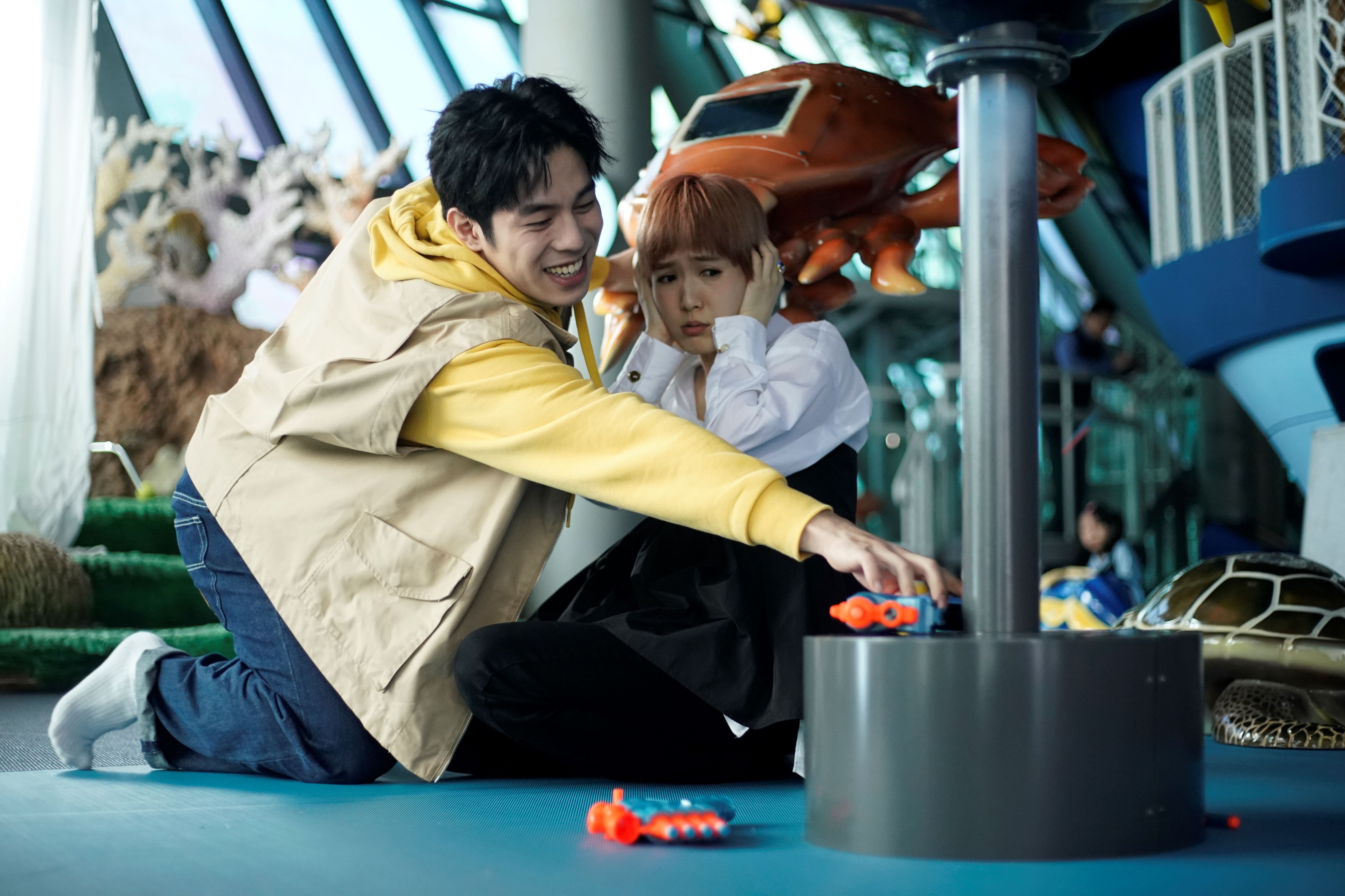 談起姐弟戀的孫可芳與詹懷雲在劇中剛開始交往就浪漫旅行。（圖／彼此影業提供）