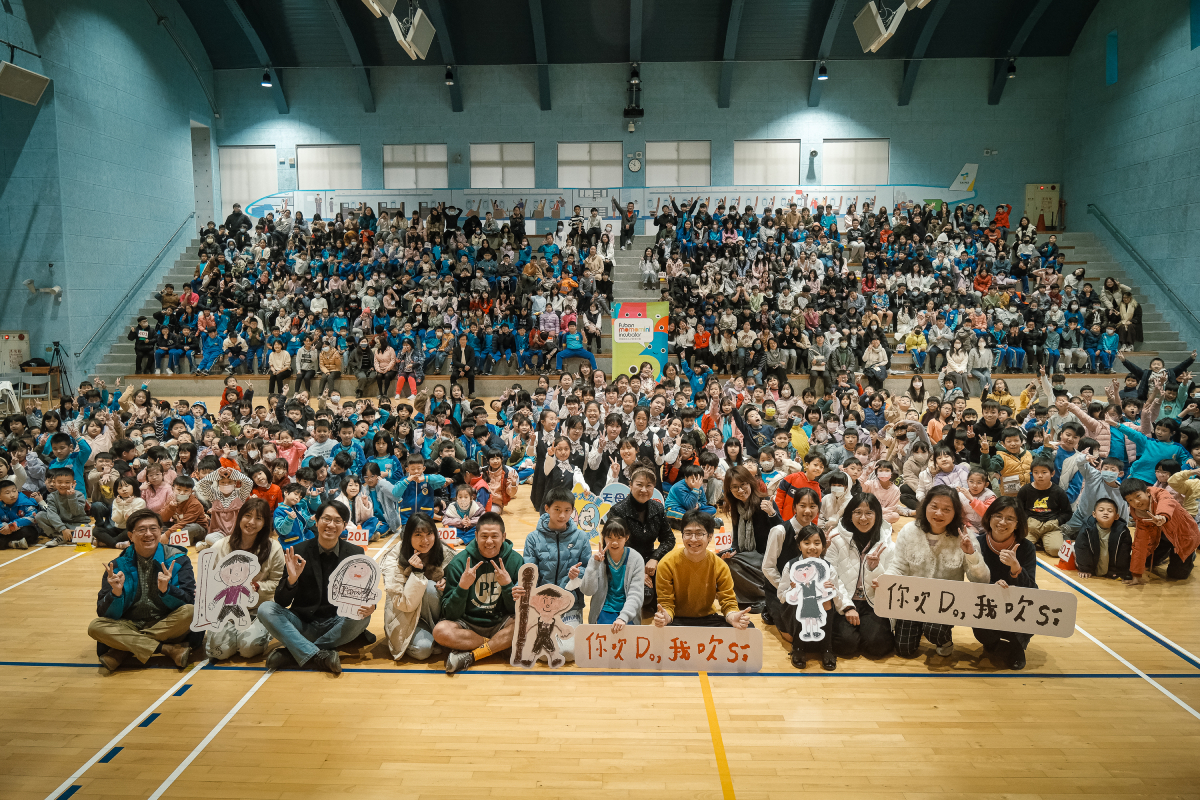 《你吹Do,我吹Si》劇組重返拍攝學校放映,全校師生一同觀影。(圖/富邦文教基金會提供)