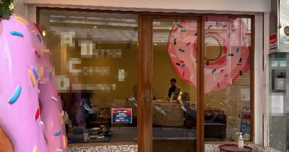 知名甜甜圈店禁12歲以下童入內。（圖／翻攝Google Maps）