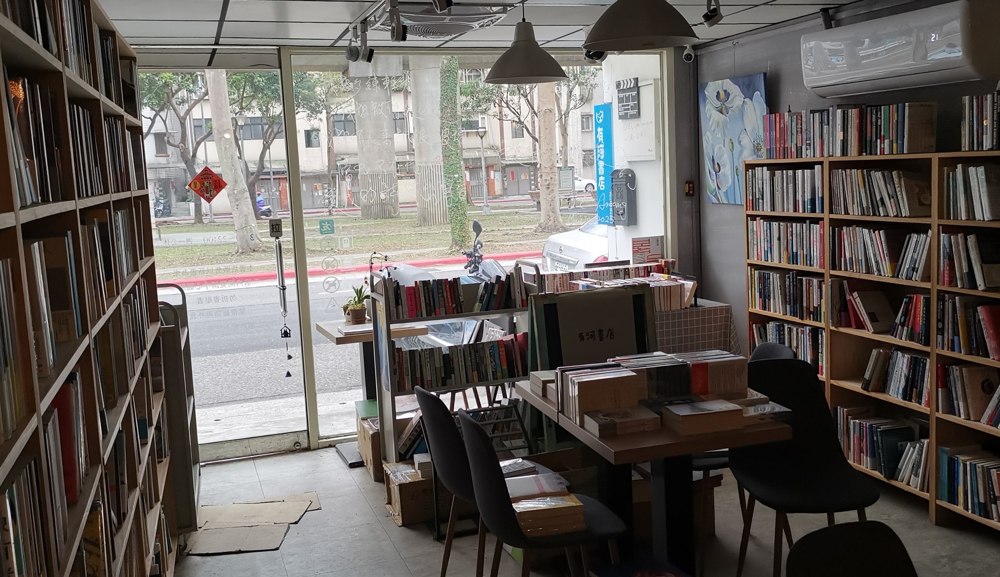 有河書店宣布頂讓,店內物品得全數清空。(圖/翻攝自有河書店臉書)