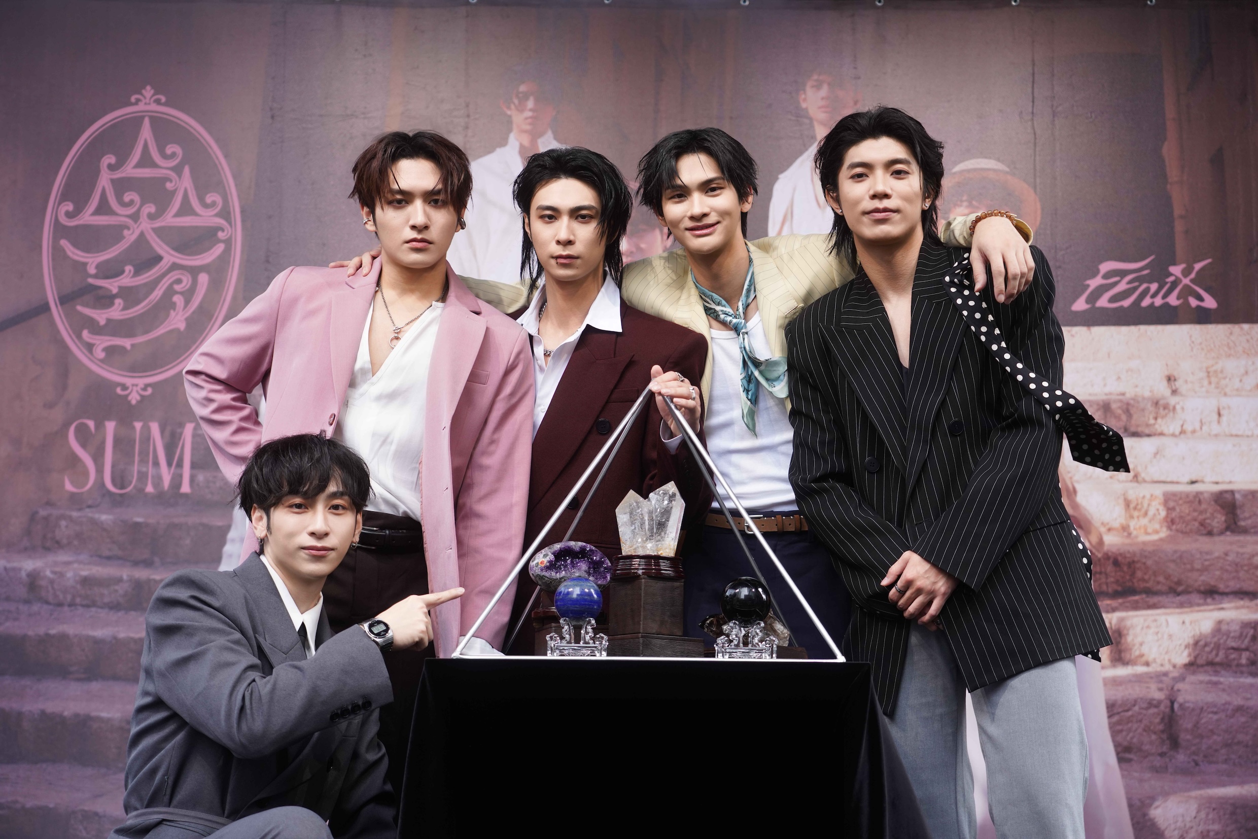 FEniX舉辦專輯《參》簽唱會。（圖／華納音樂提供）