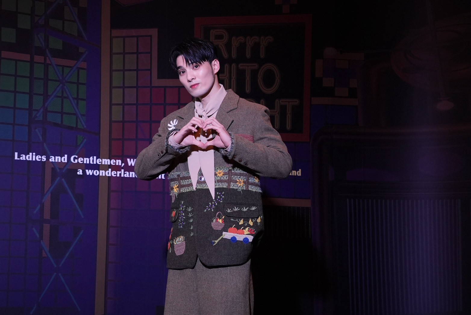 黃偉晉給出的紅包不失禮。(圖/記者許方正攝)