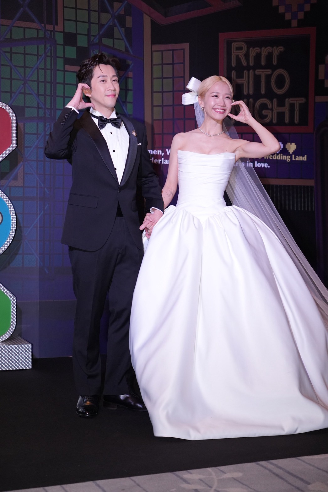 Lulu難得低胸性感穿上禮服,老公陳漢典直誇獎。(圖/記者許方正攝)