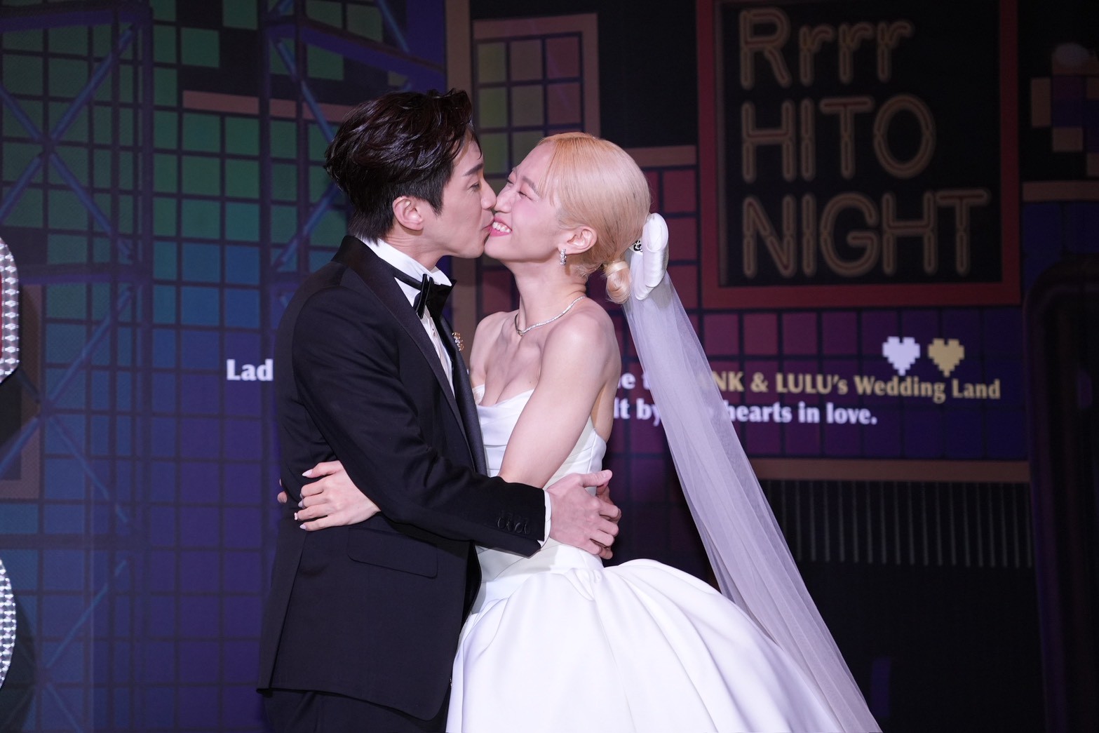 陳漢典、Lulu甜蜜親親。(圖/記者許方正攝)