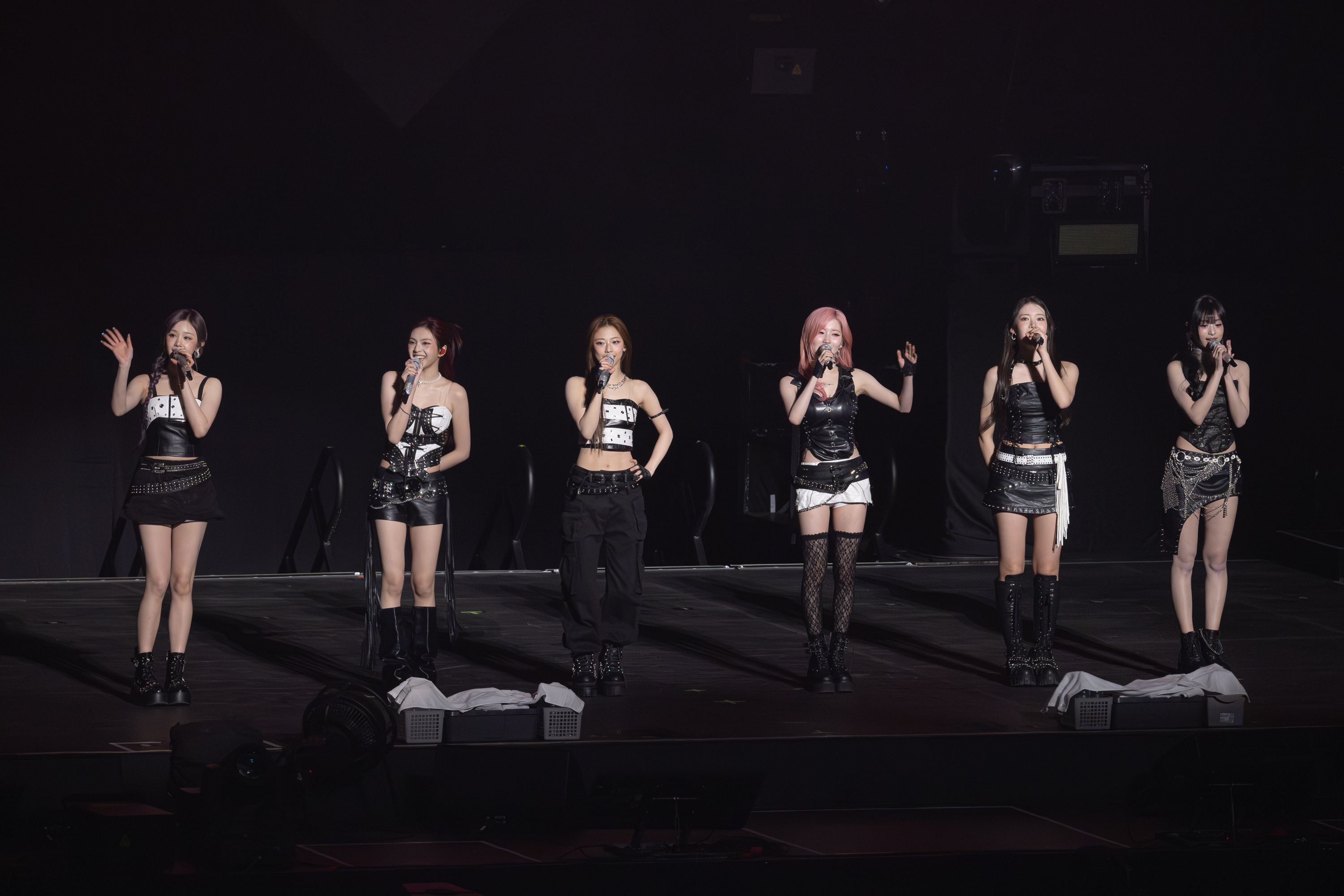 BABYMONSTER用中文向台下粉絲打招呼。（圖／讀者提供）