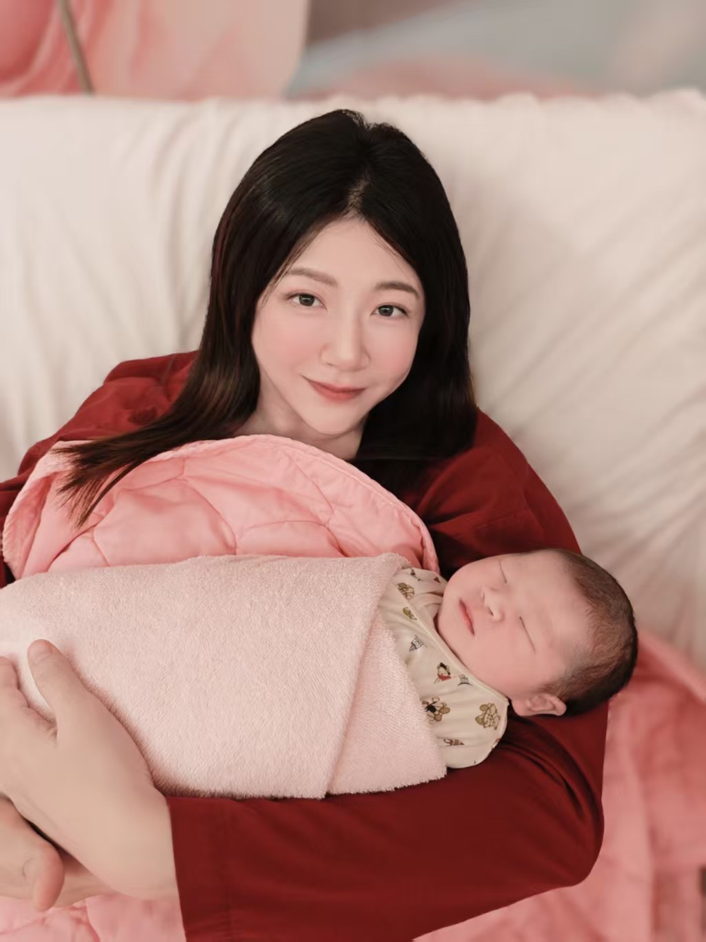 中天主播鄭亦真在元旦順利產女。(圖/中天新聞提供)