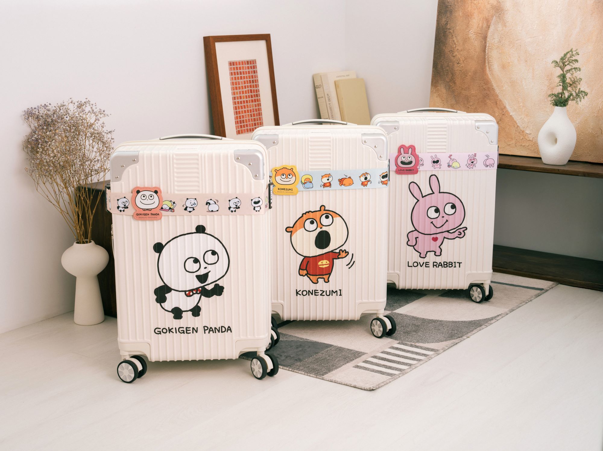 限量Traveler’s Choice 21吋線條防撞行李箱。（圖／7-ELEVEN提供）