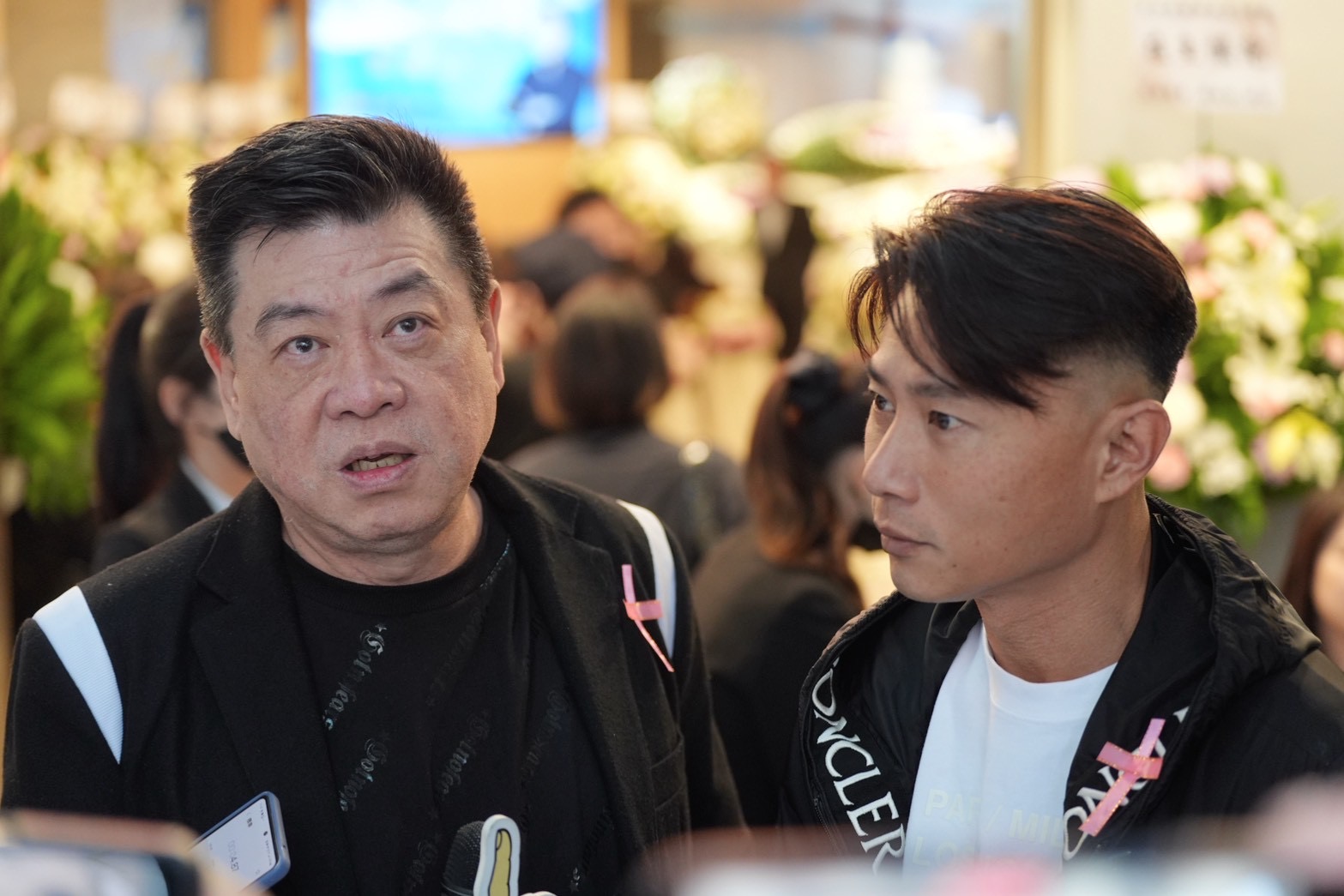 孫德榮、小刀出席經紀人Simon（吳權浩）告別式。（圖／記者陳明中攝）