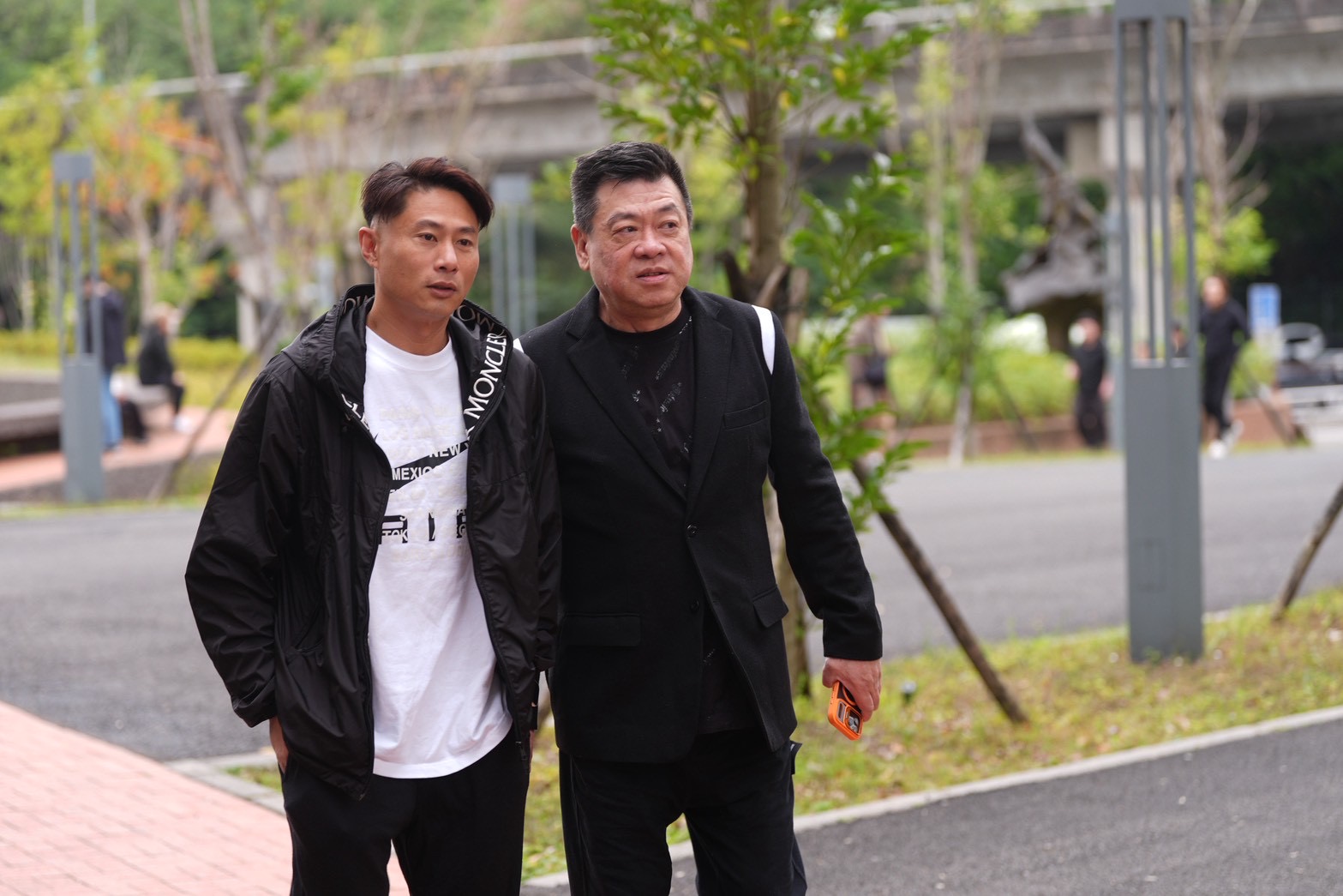 孫德榮、小刀出席經紀人Simon（吳權浩）告別式。（圖／記者陳明中攝）