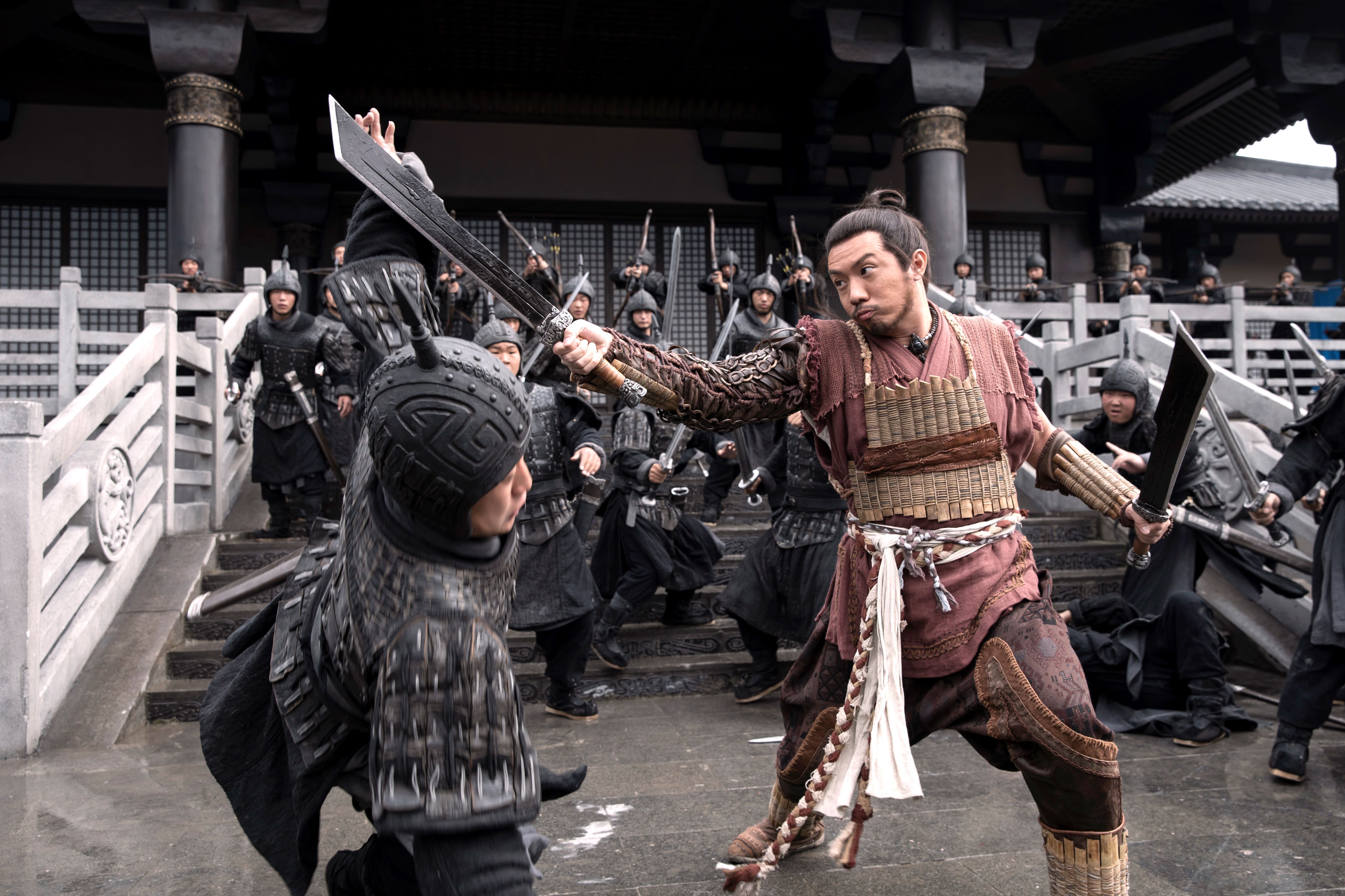 張繼聰拍《尋秦記》中間瘦了22公斤,戲服都變鬆。(圖/華映提供)