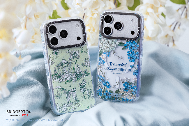全新柏捷頓家族 x CASETiFY 聯名系列以迷人的法式朱伊紋（Toile）圖騰為底。（圖／CASETiFY提供）