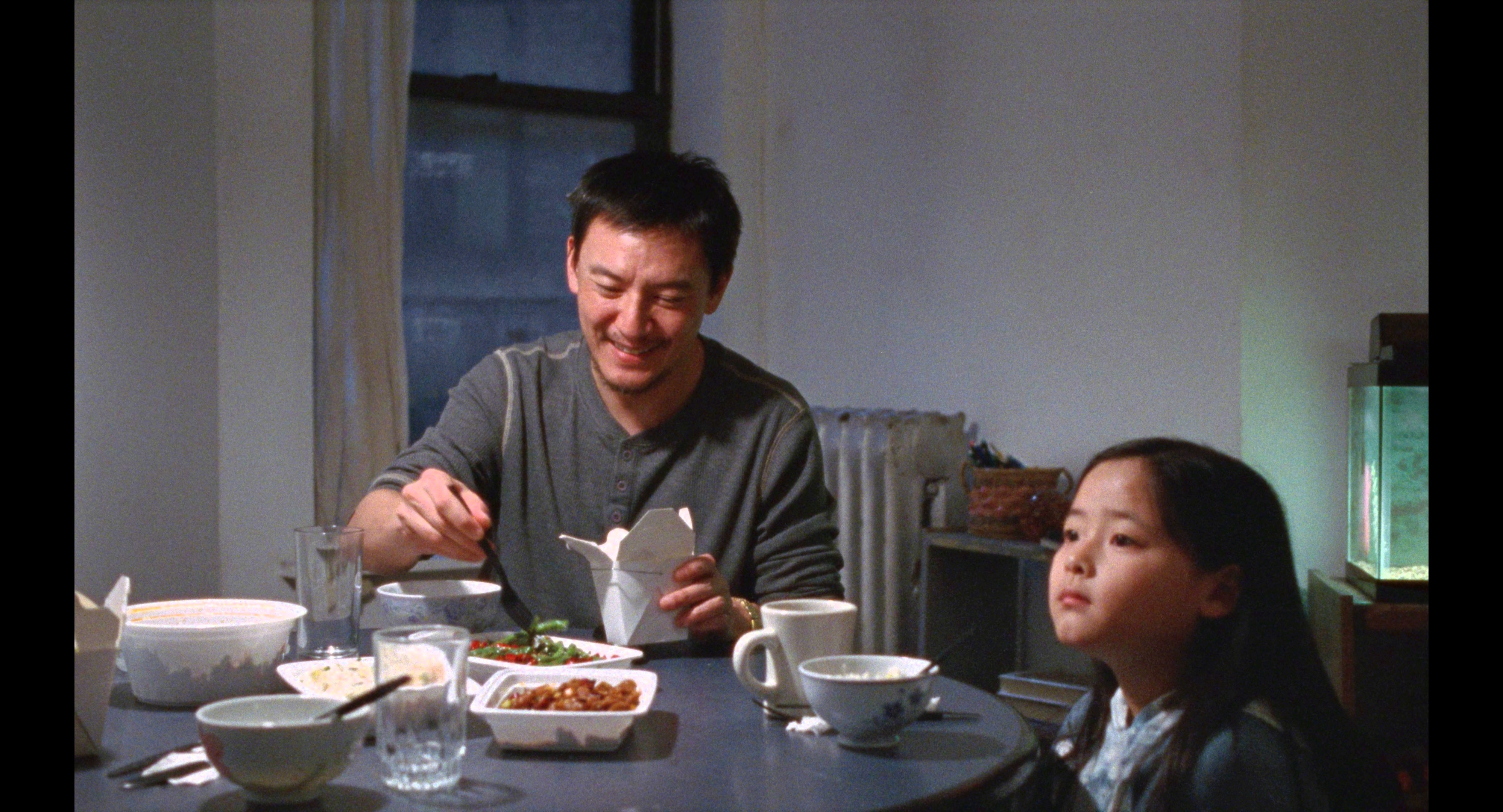 張震（右）與童星魏愷樂在《幸福之路》自然真摯的父女互動，引發強烈共鳴。（圖／甲上提供）