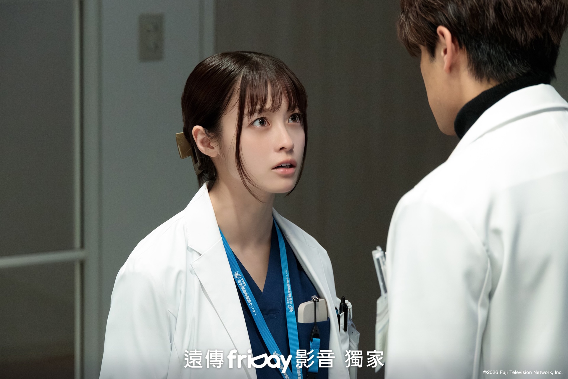 橋本環奈在日劇《不良醫！》中飾演前不良少女，意外當上醫生。（圖／friDay影音提供）