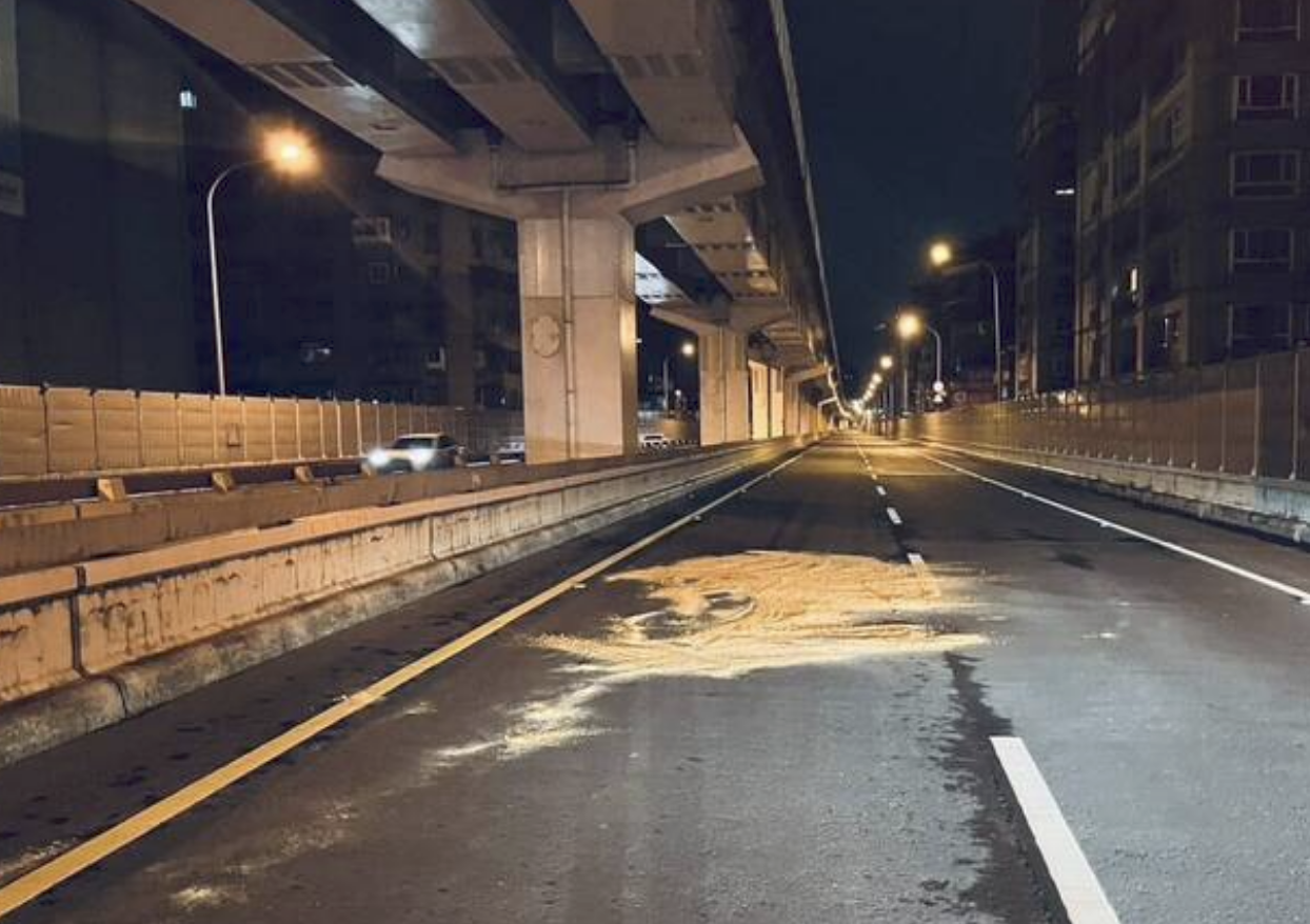 25歲溫姓替代役男，被司機丟包台64線快速道路。（圖／翻攝畫面）