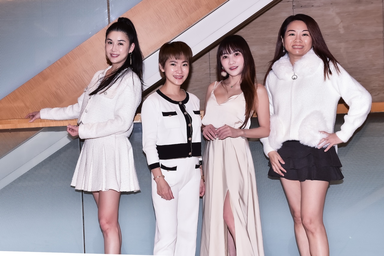 艾軒（左起）、關關、王宥忻、Cony組女團。（圖／女神愛啪啪提供）