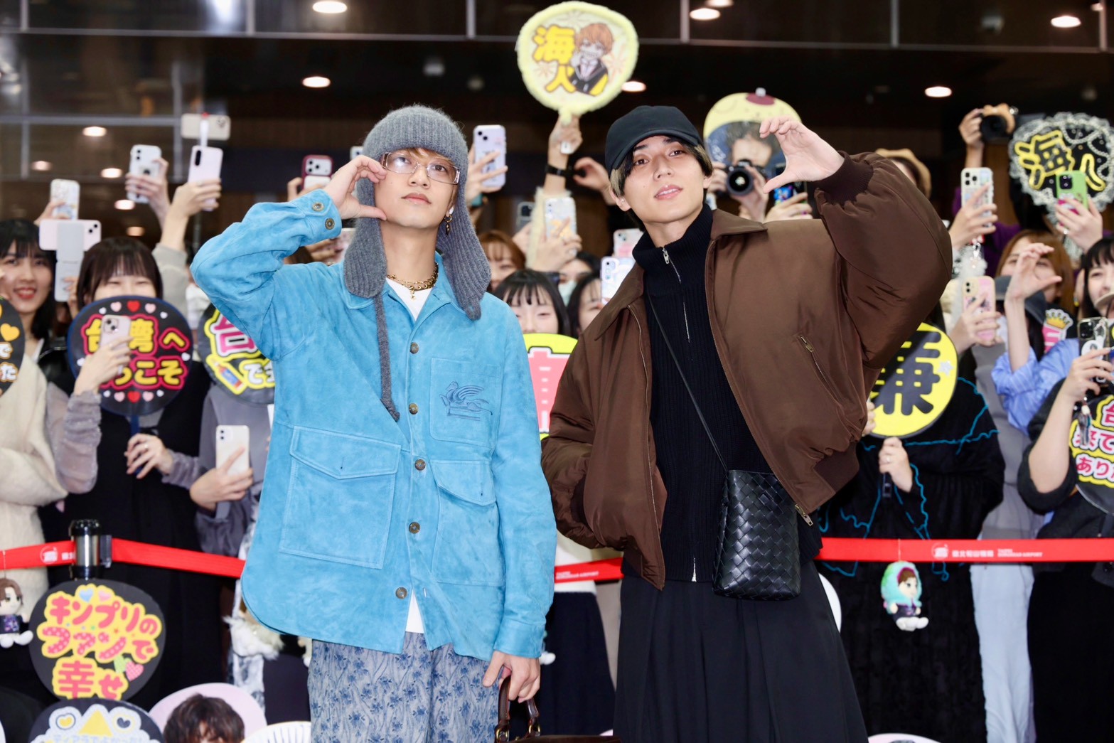 King & Prince來台,吸引超過400名粉絲到場。(圖/陳明中攝)