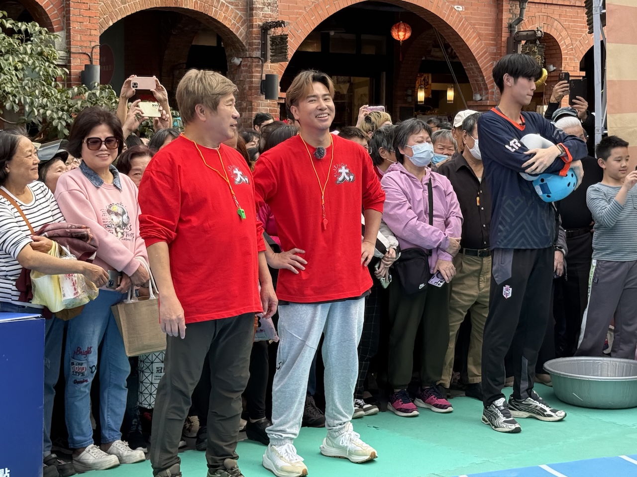 歐漢聲（右）怒嗆胡瓜。（圖／華視提供）