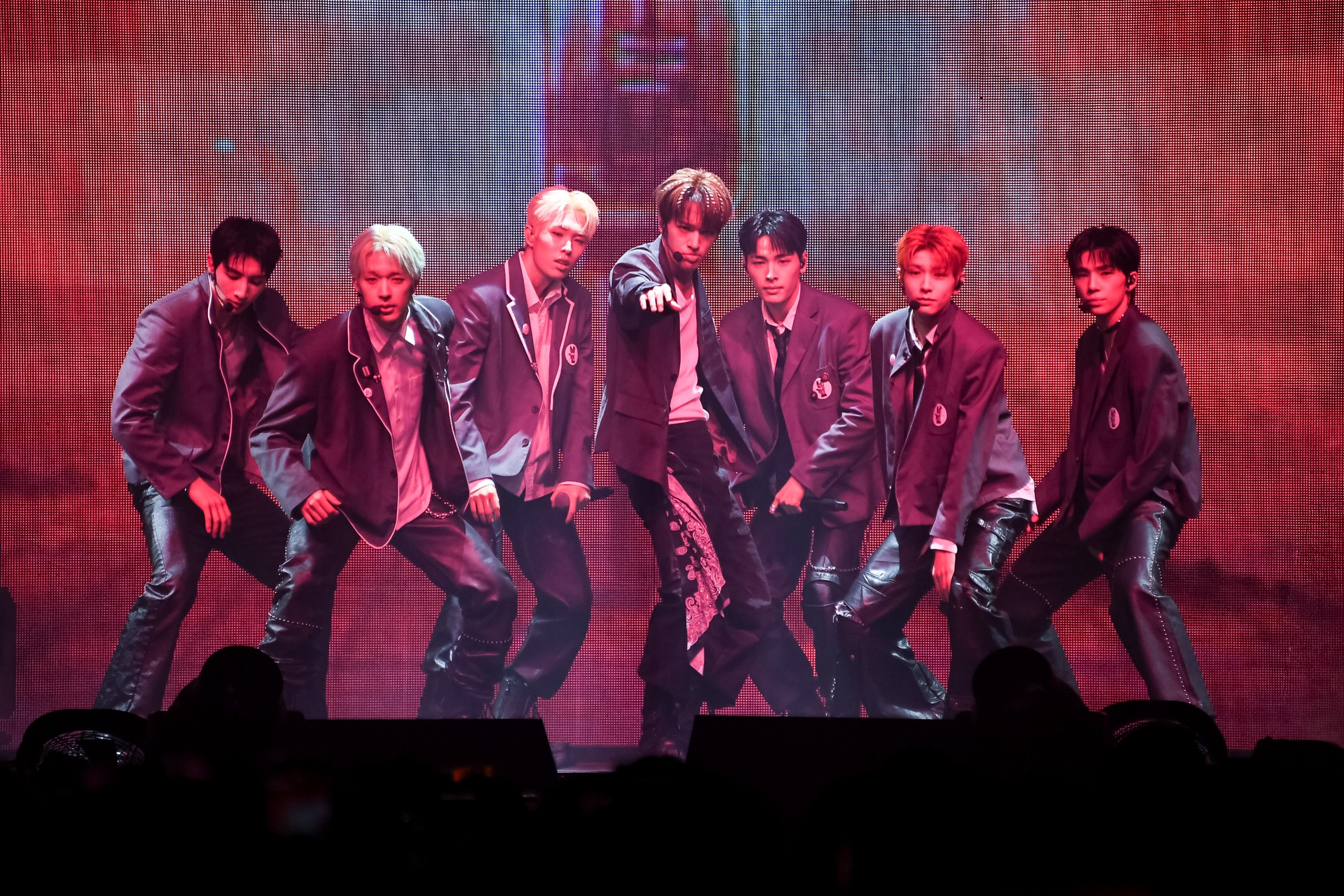 NEXZ一連帶來多首精彩歌舞。(圖/讀者提供)